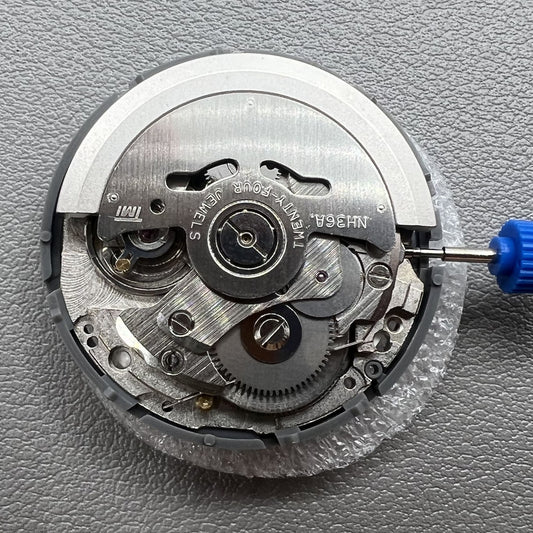 Seiki NH36 watch movement with white disk and Japanese-English day display, crown positioned at 3.8.