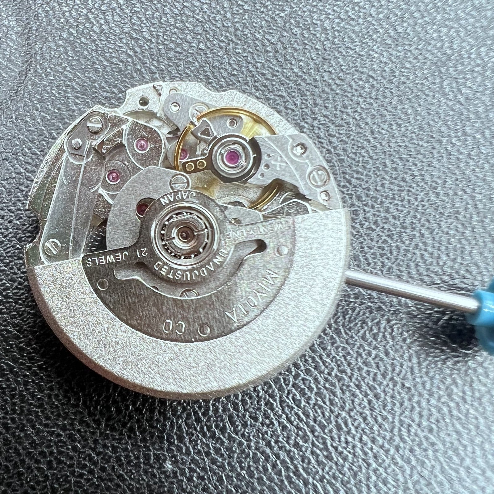 Japan Miyota 6T15 automatic watch movement featuring single calendar, precise mechanical timekeeping by Miyota.