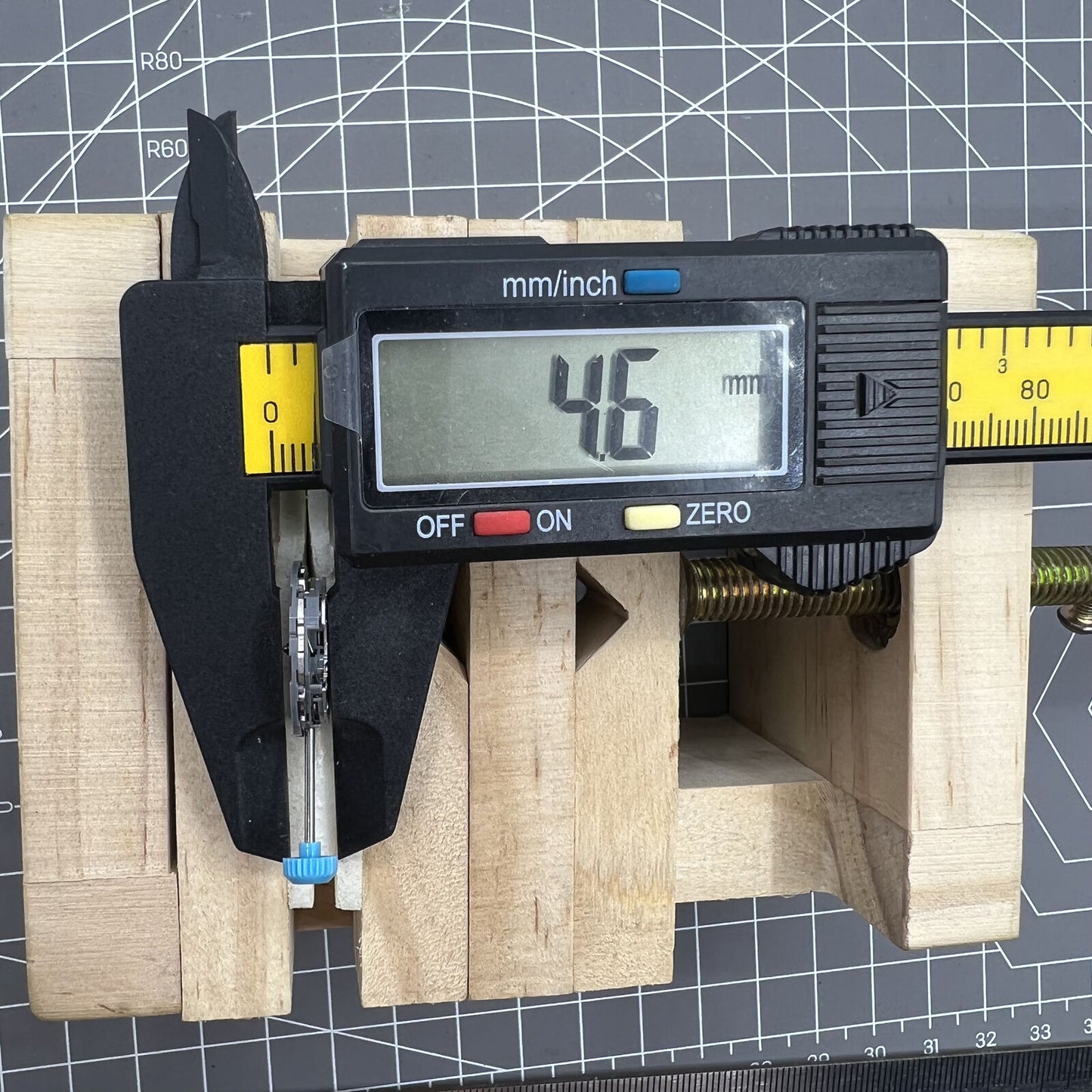 Japan Miyota 6L85 quartz watch movement with single calendar, 3-hand design, precision Japanese craftsmanship by Miyota.