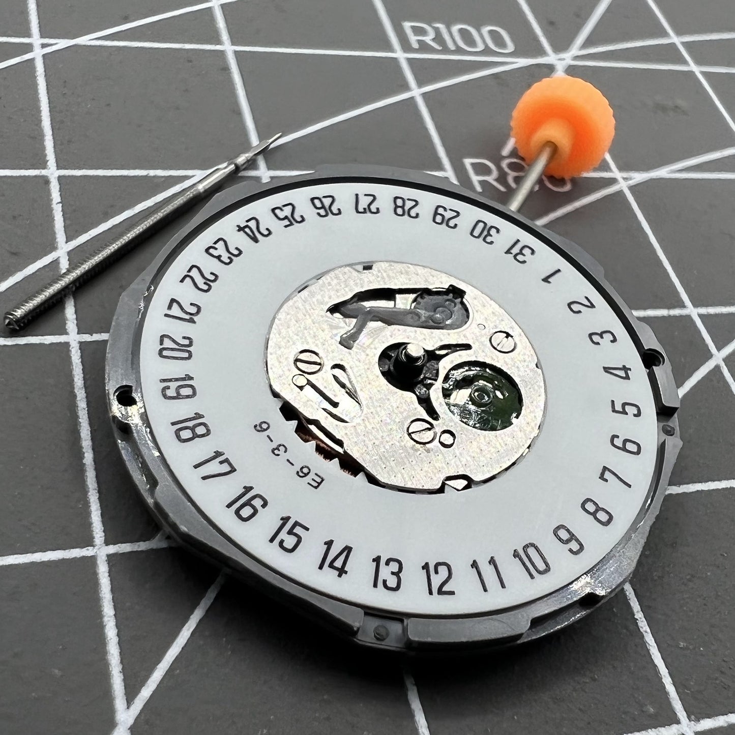 Miyota 1M15 quartz movement with 2 hands and date at 6, Japan-made precision accessory.