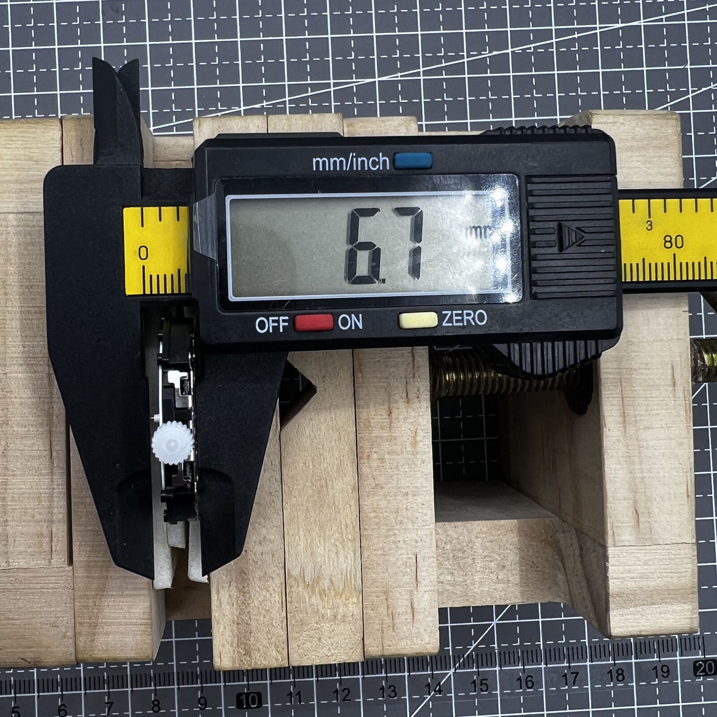 Sunon PE90 3 Hands Small Second @6@9@12 Quartz Movement