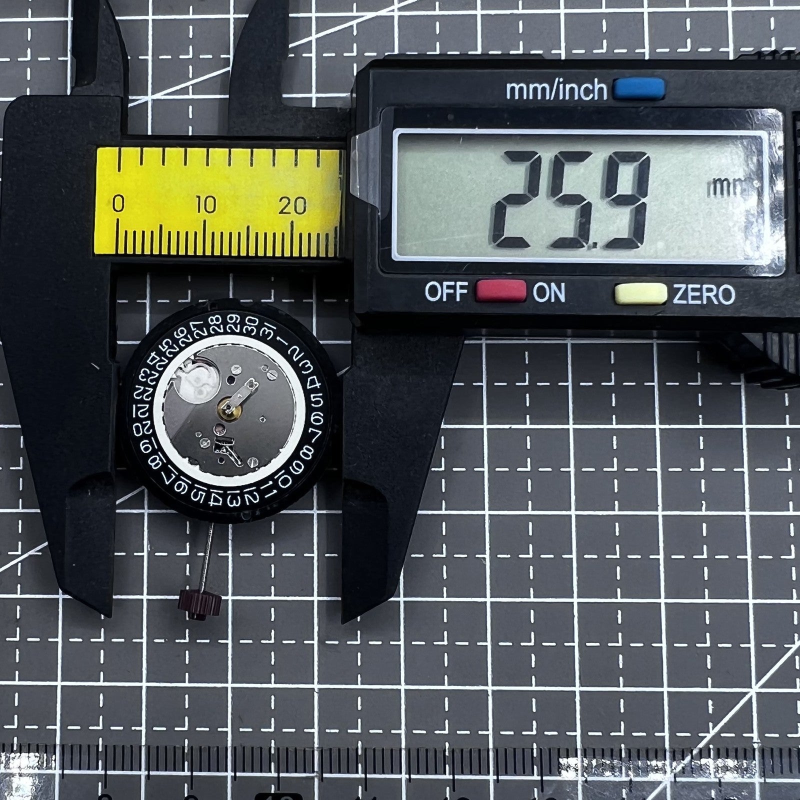 Swiss Ronda 515 quartz movement watch with HCP3 black disk and date display at 3 o?clock.