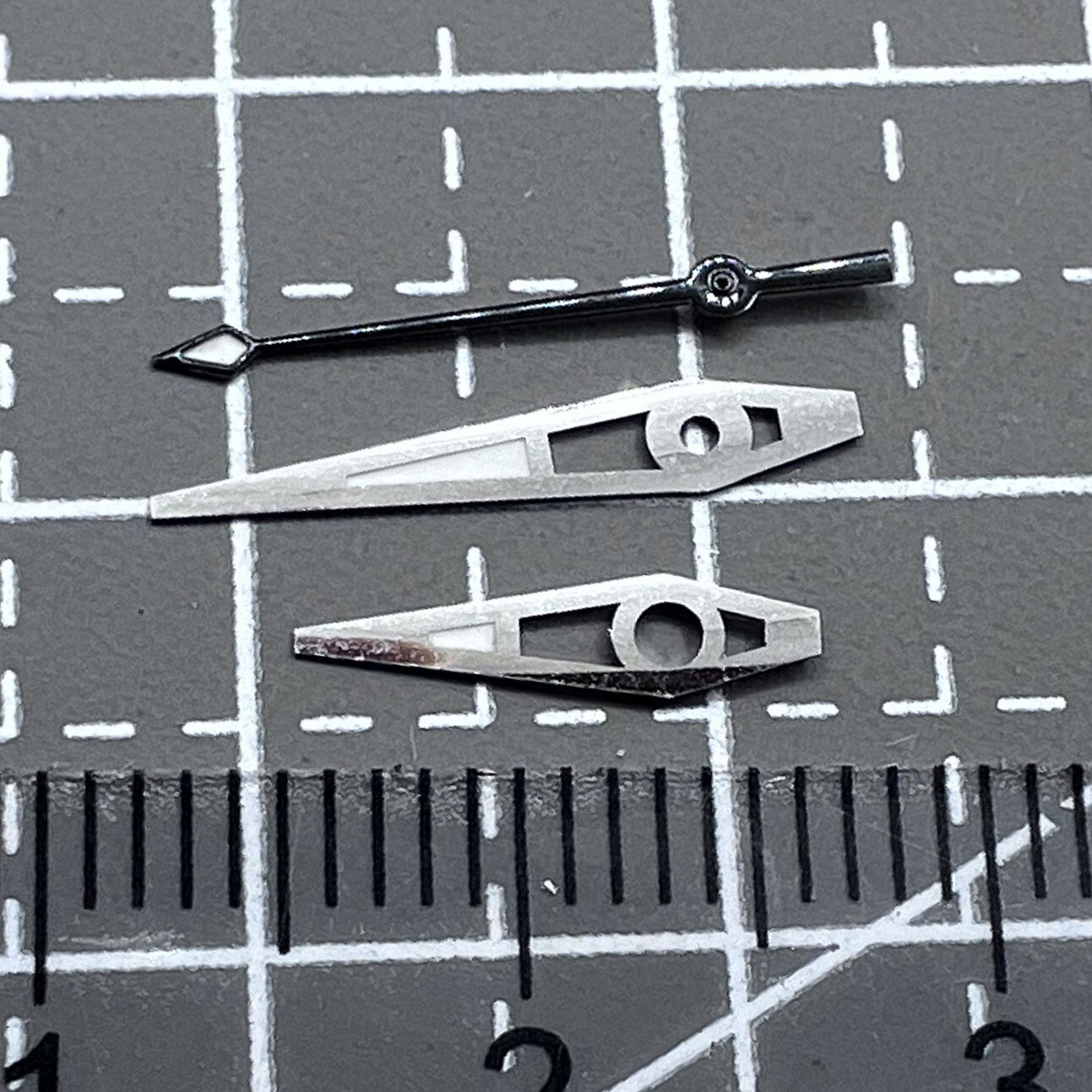 Große Pfeilzeiger Lume Schwarz Silber Akzente passend für Seiko H35 H36 H38