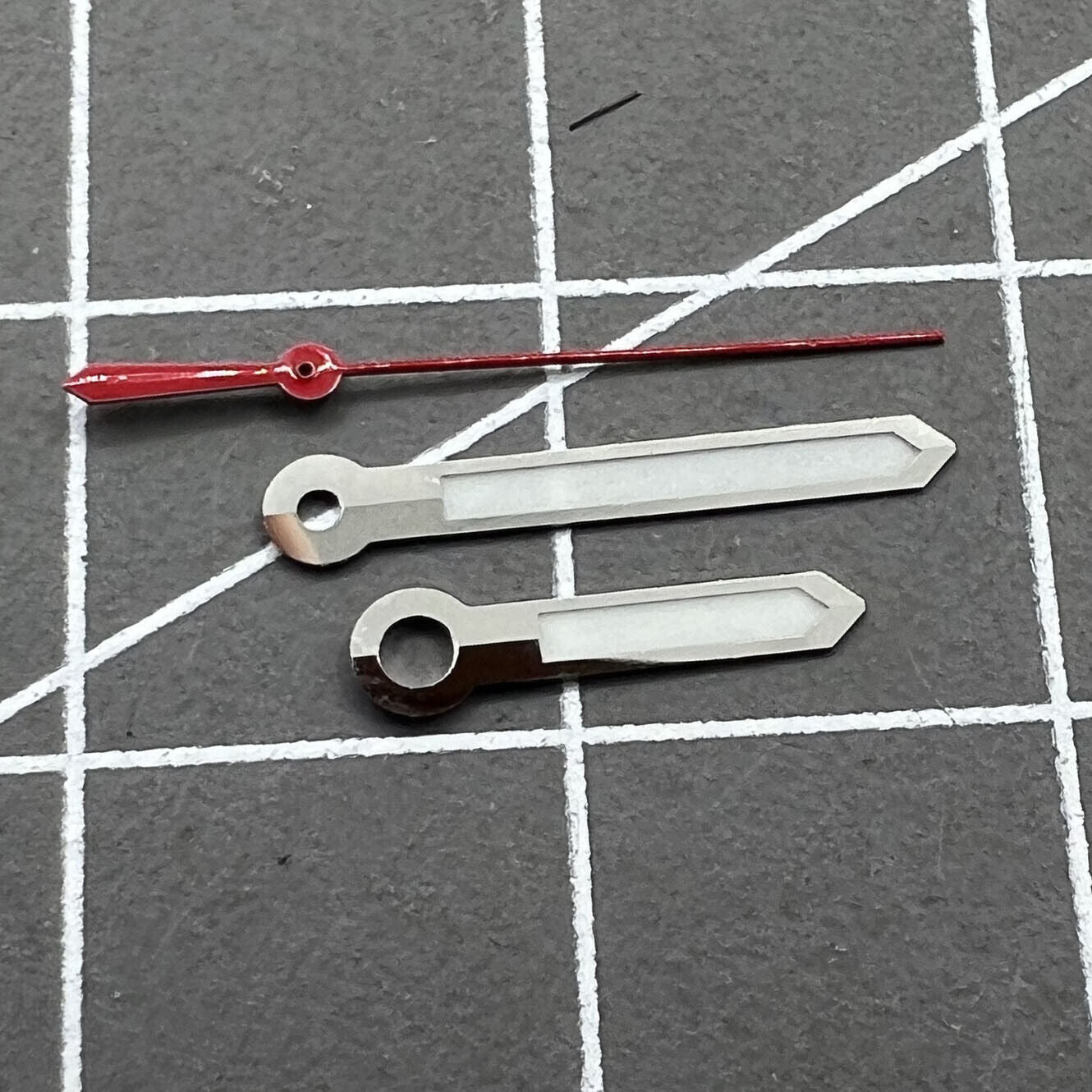 13 mm silberner Rand, Uhrzeiger, roter Sekundenzeiger, grüne Leuchtmasse für NH35 NH36 7S26 7S36