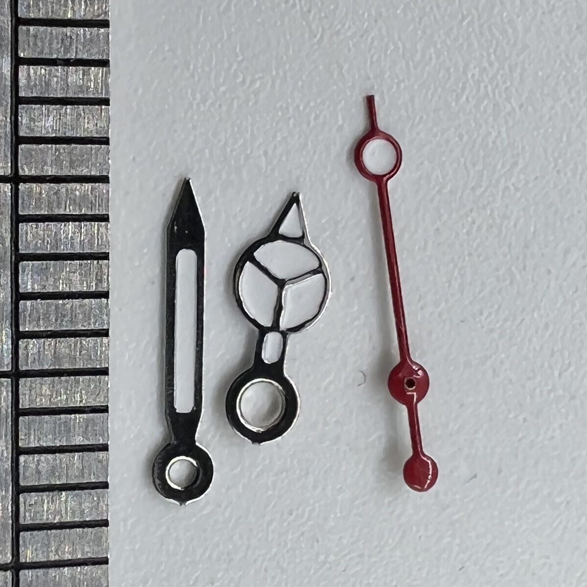 Silver-trimmed luminous watch hands for Miyota 2035 quartz movement by P1-H2-C4, ideal for low-light visibility.