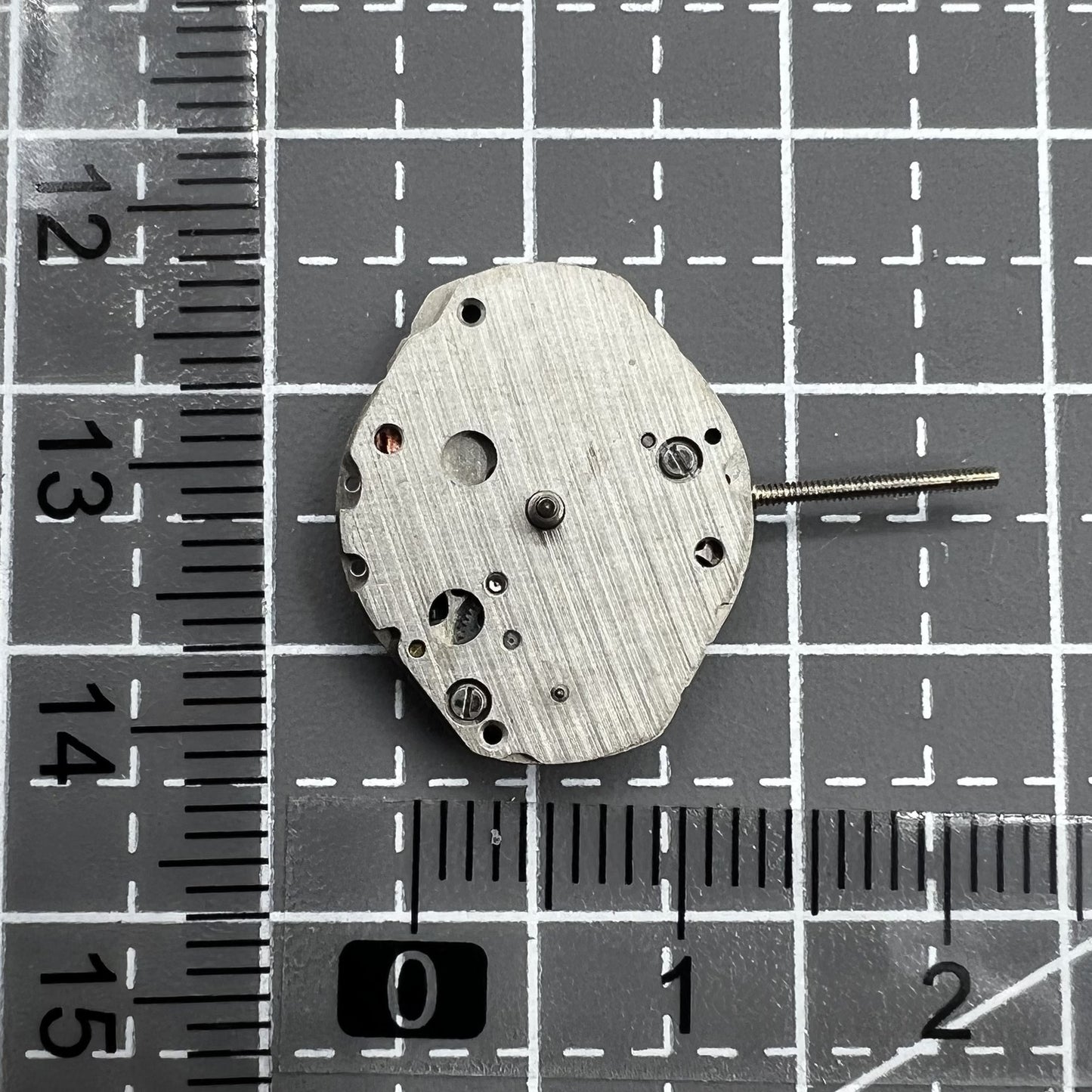 Mouvement à quartz Seiko V253A à 2 aiguilles avec trotteuse secondaire, ancien stock