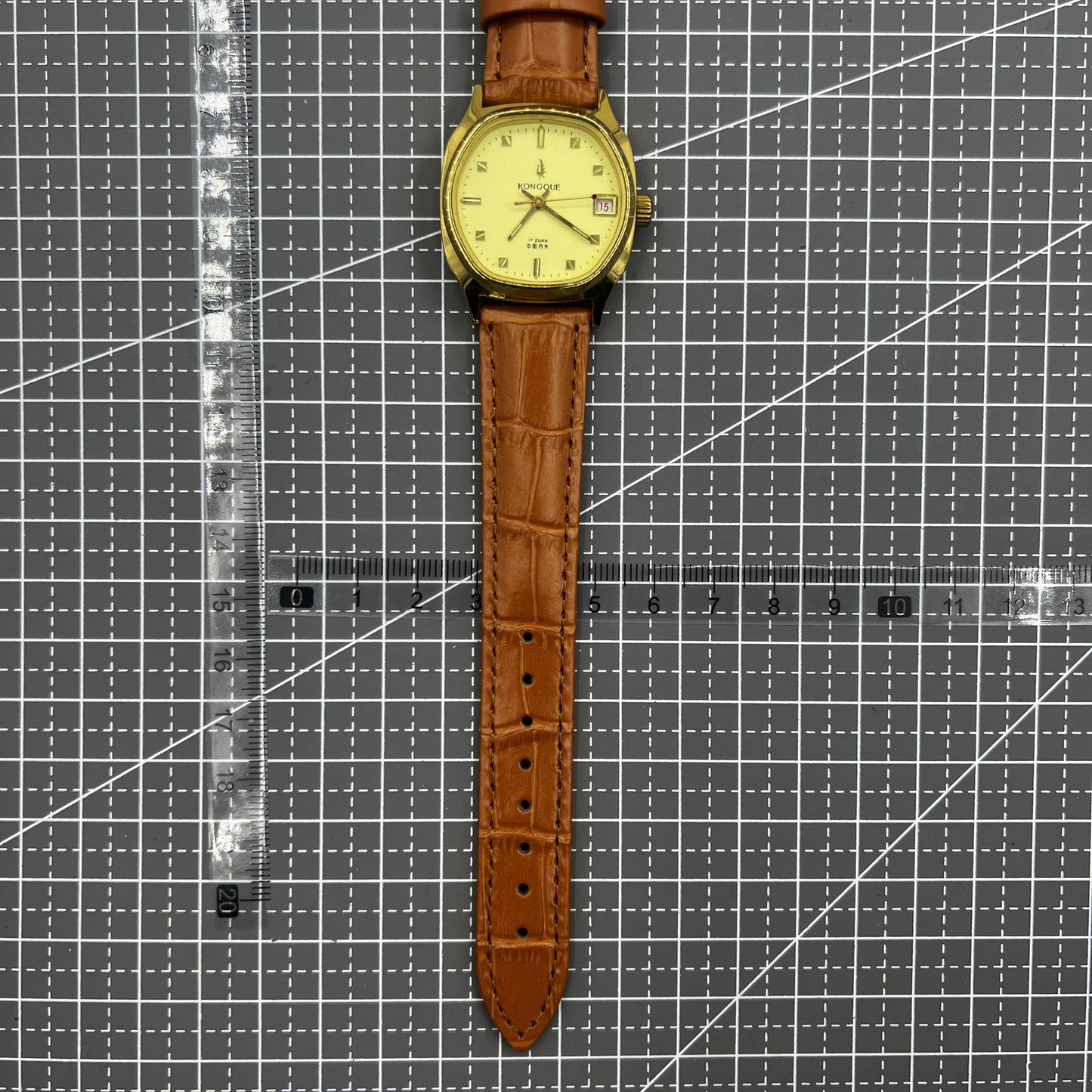 Dandong Manual Mechanical Watch 17 Jews Single Calendar Golden Dial