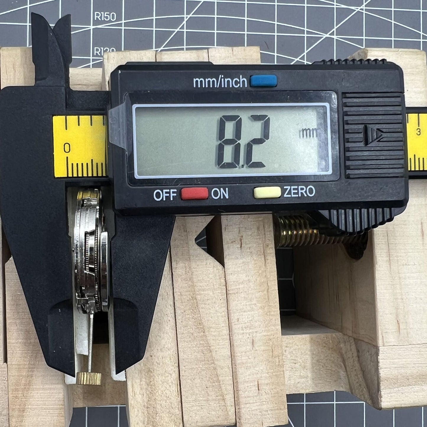 2813 8205 8215 automatic watch with moon phase display at 6 o'clock, Chinese mechanical movement