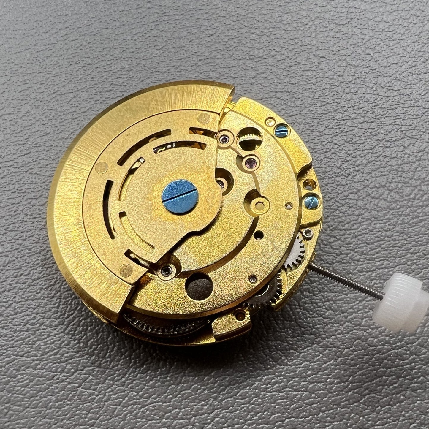 MINGZHU 2813 8205 golden automatic watch movement showing 3 hands and date window at 3 o?clock