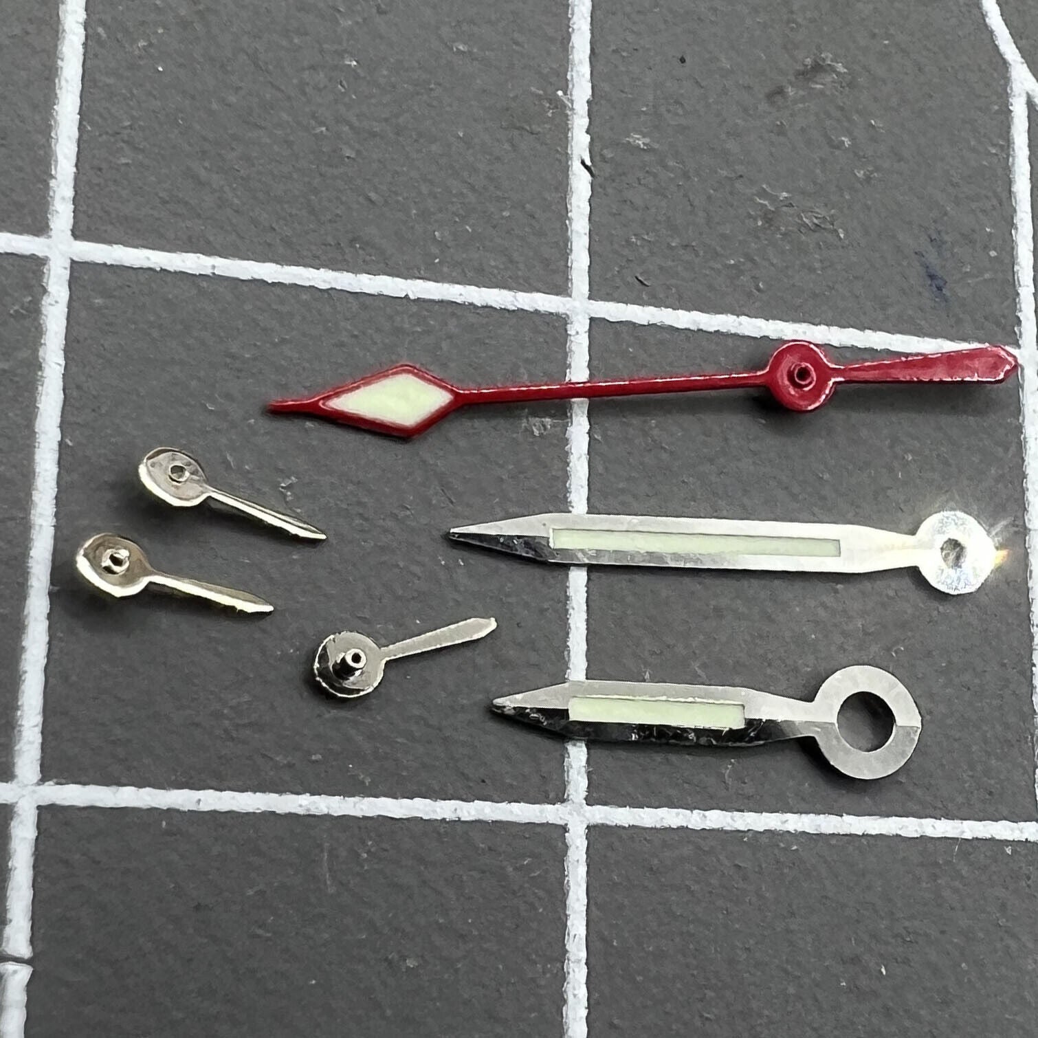 Set of 6 silver-trimmed green luminous watch hands, 10.5mm, for China Made 7120 movement precision.