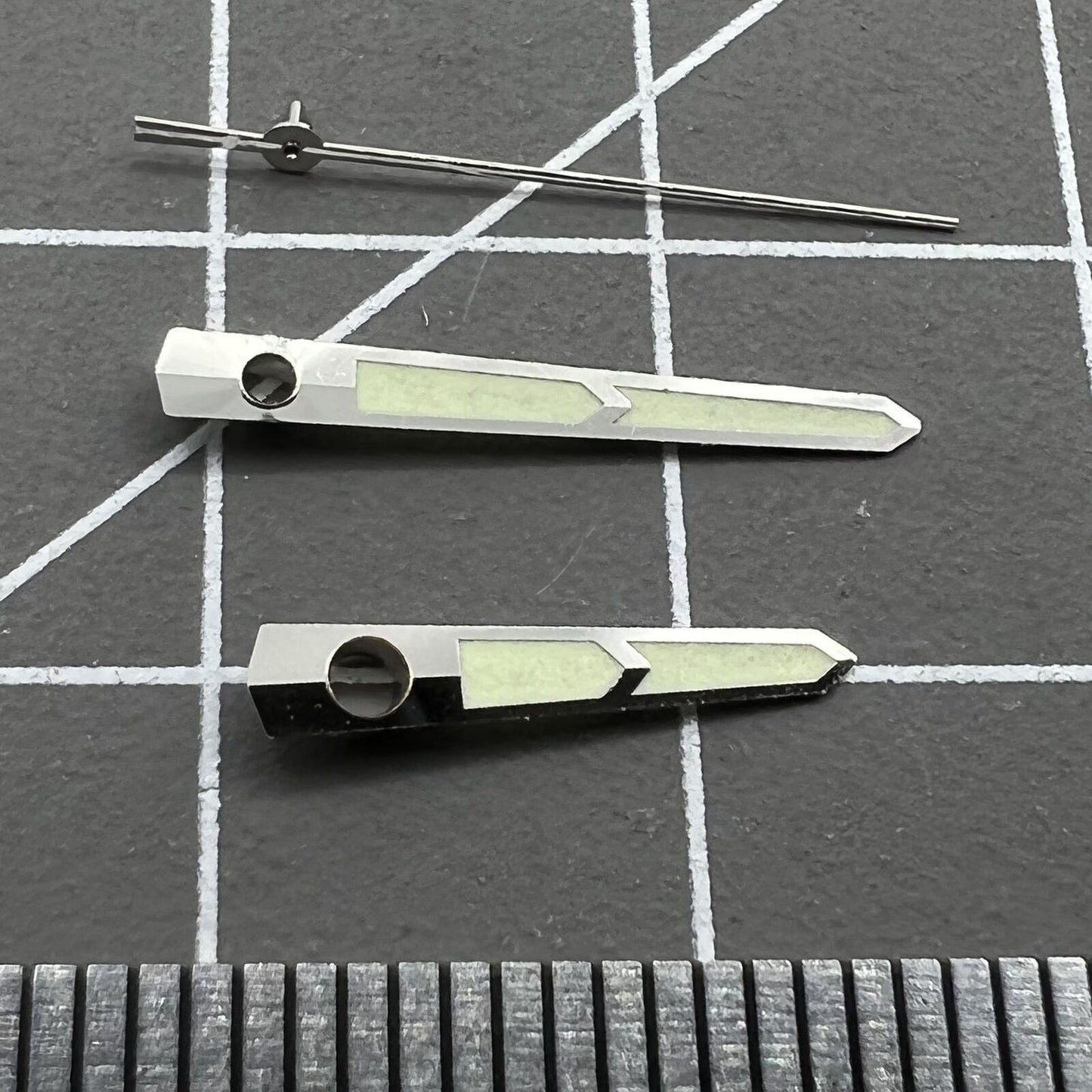 Green luminous watch hands designed for China Made 8215/2813/Miyota 8N24 movements, enhancing visibility.