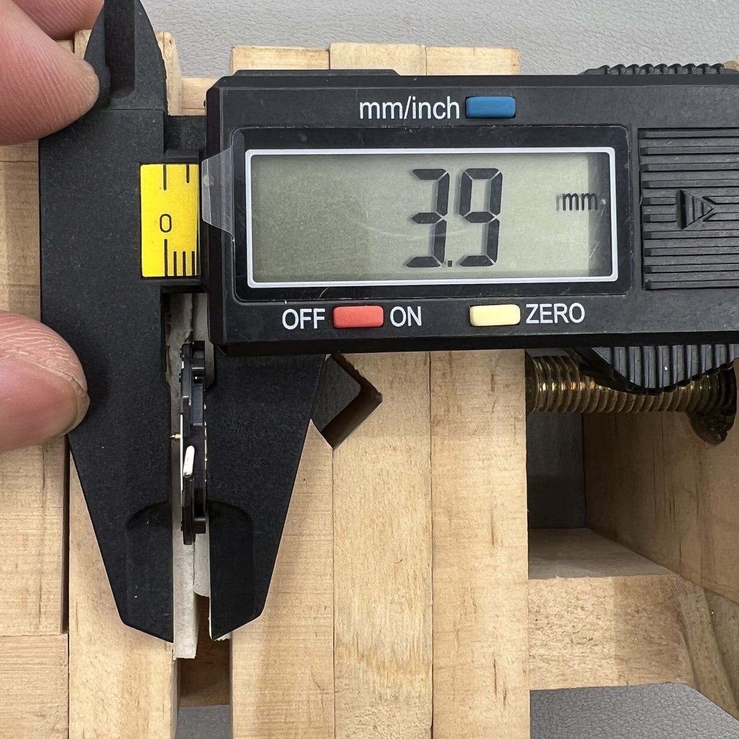 Japan Hattori Epson VX32 quartz watch movement with date window at 3 o'clock, precise and reliable timekeeping.