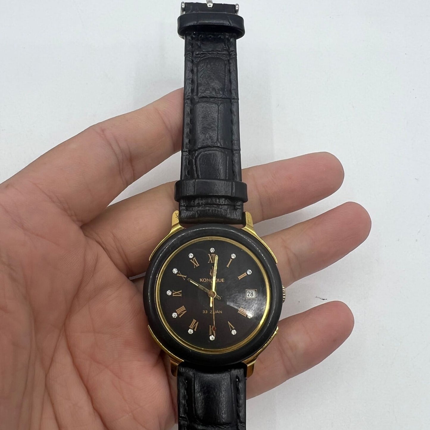 Montre mécanique automatique 37 mm 33 Jews, cadran noir avec chiffres romains dorés