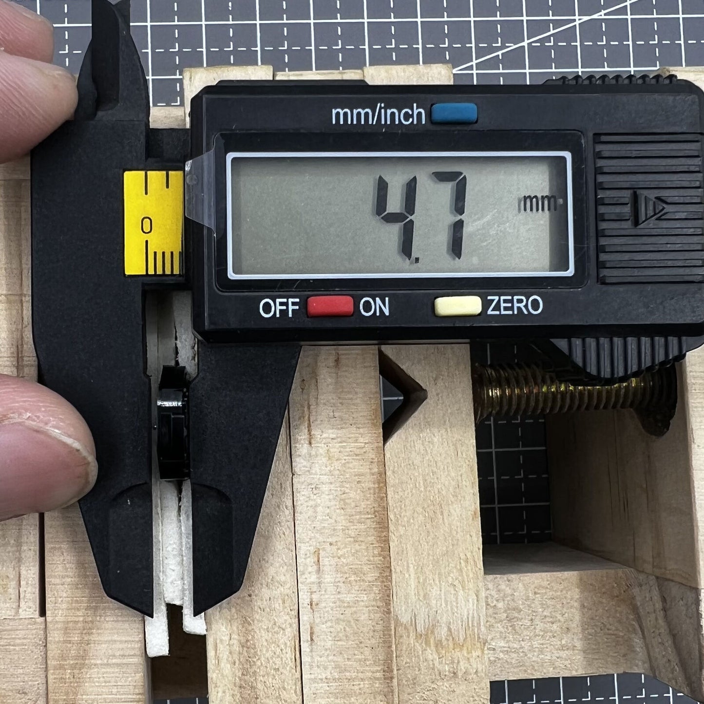 Set of 5 Hattori Epson TMI PC21 quartz watch movements for accurate timekeeping in watch repair.