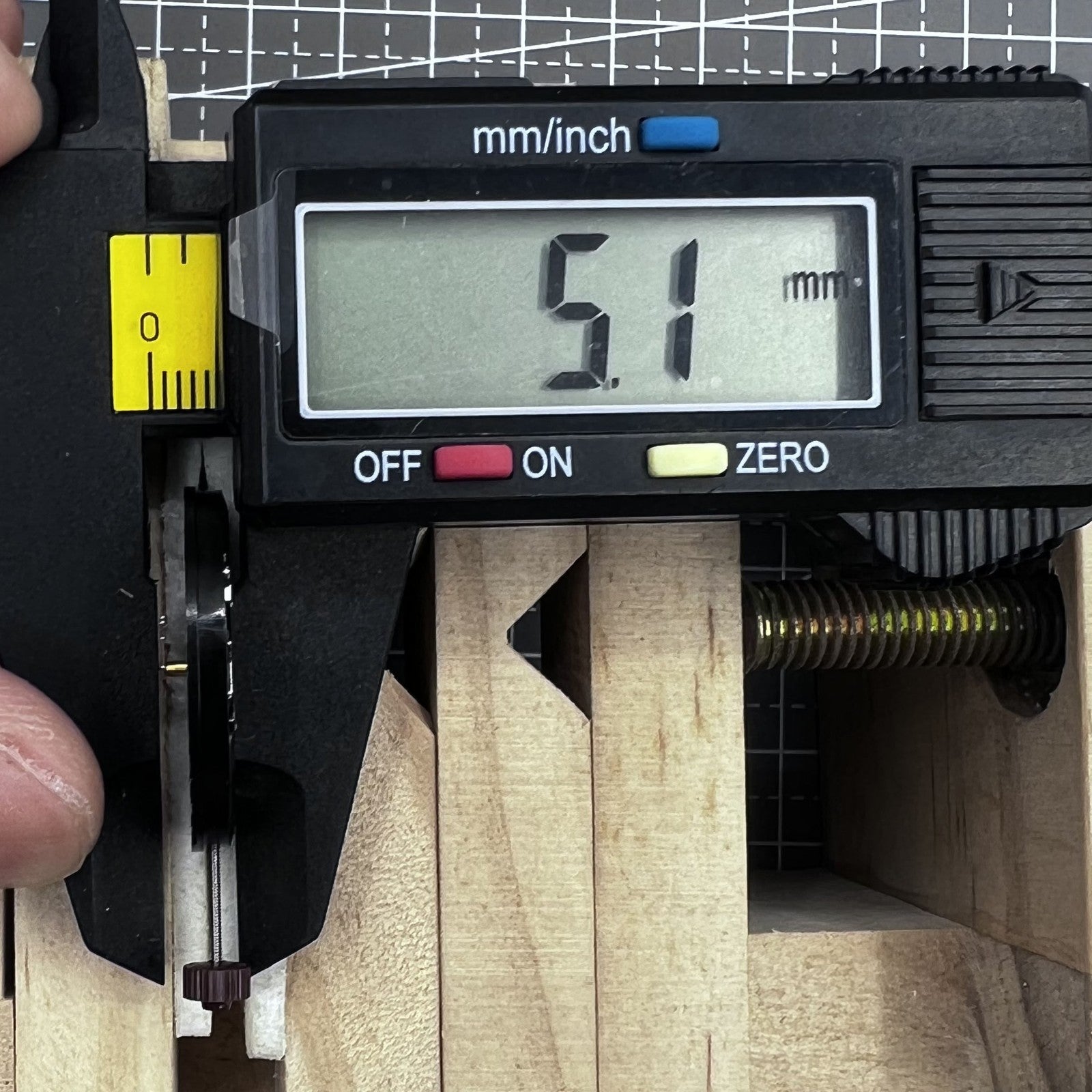 Swiss Ronda 515 quartz movement watch accessory with HCP3 black disk and date display at 3 o?clock.