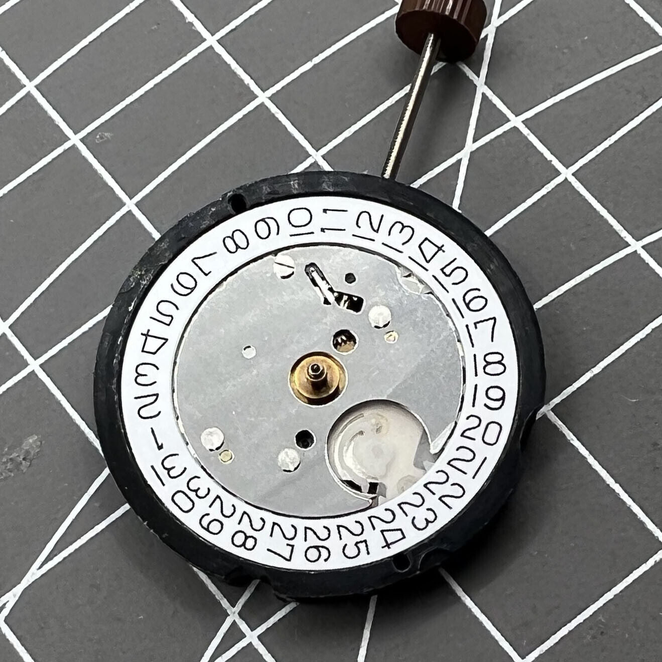 Montre à quartz suisse Ronda 505 Date At 3