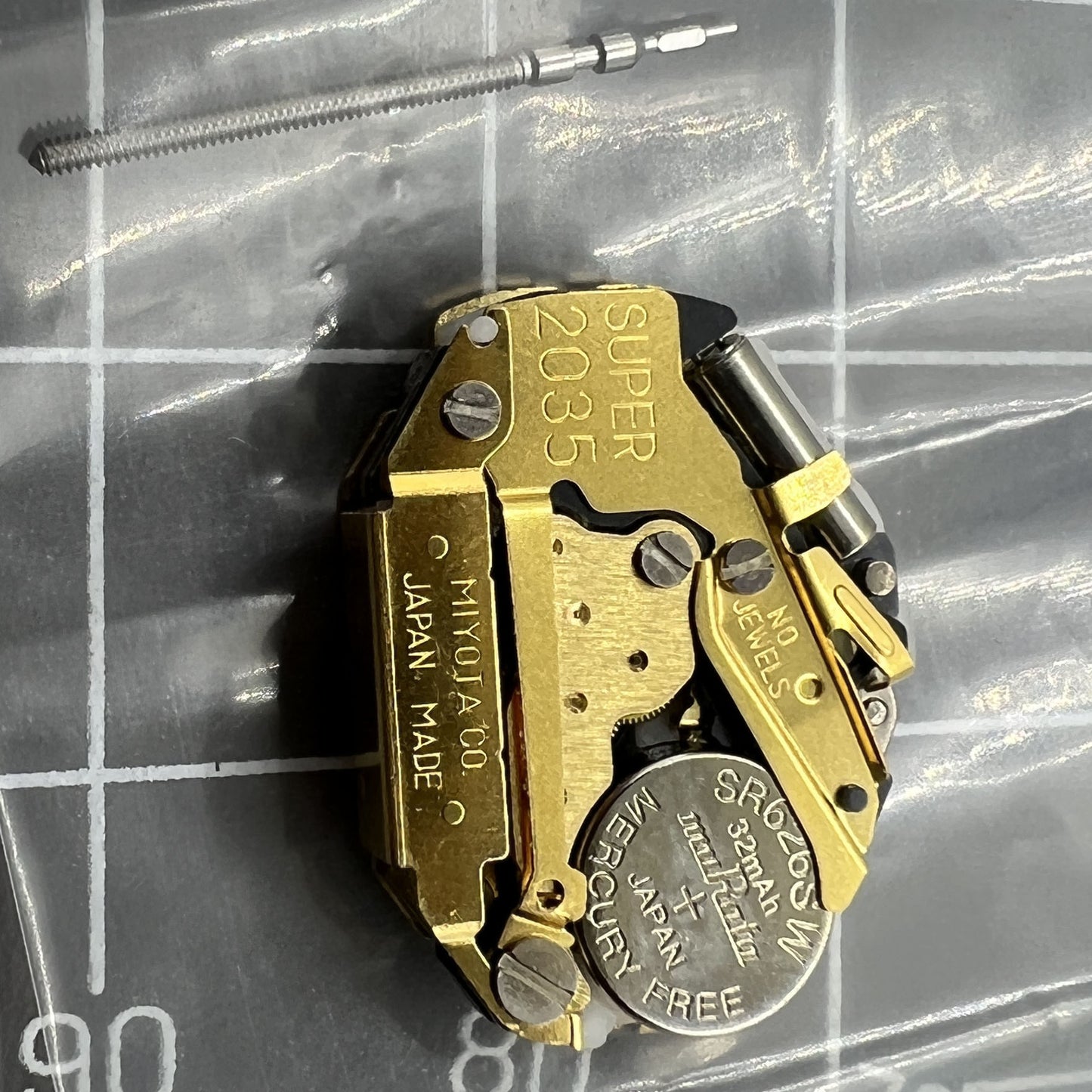 Close-up of Japan Miyota SUPER 2035 quartz movement showcasing precise watch accessory performance.