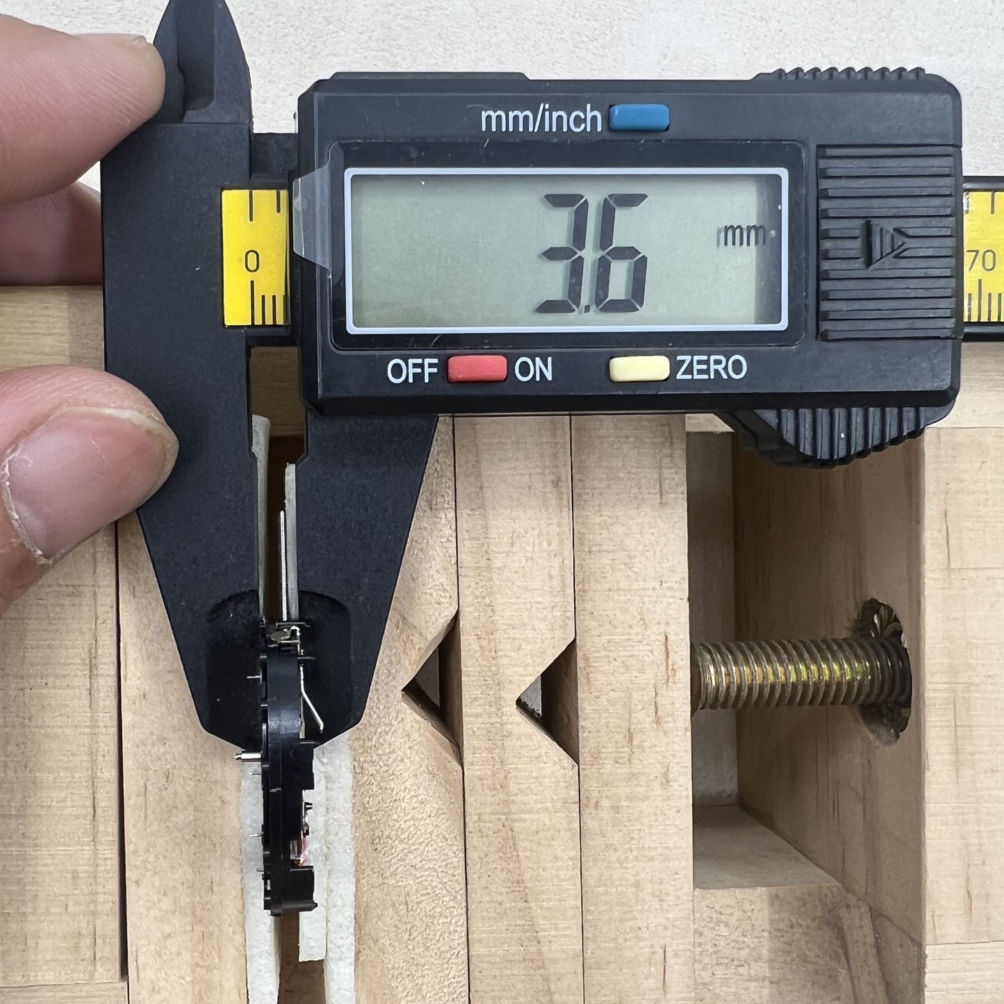 Japan Hattori Epson VD53 Uhr Quarzwerk Schwarze Scheibe HCP3