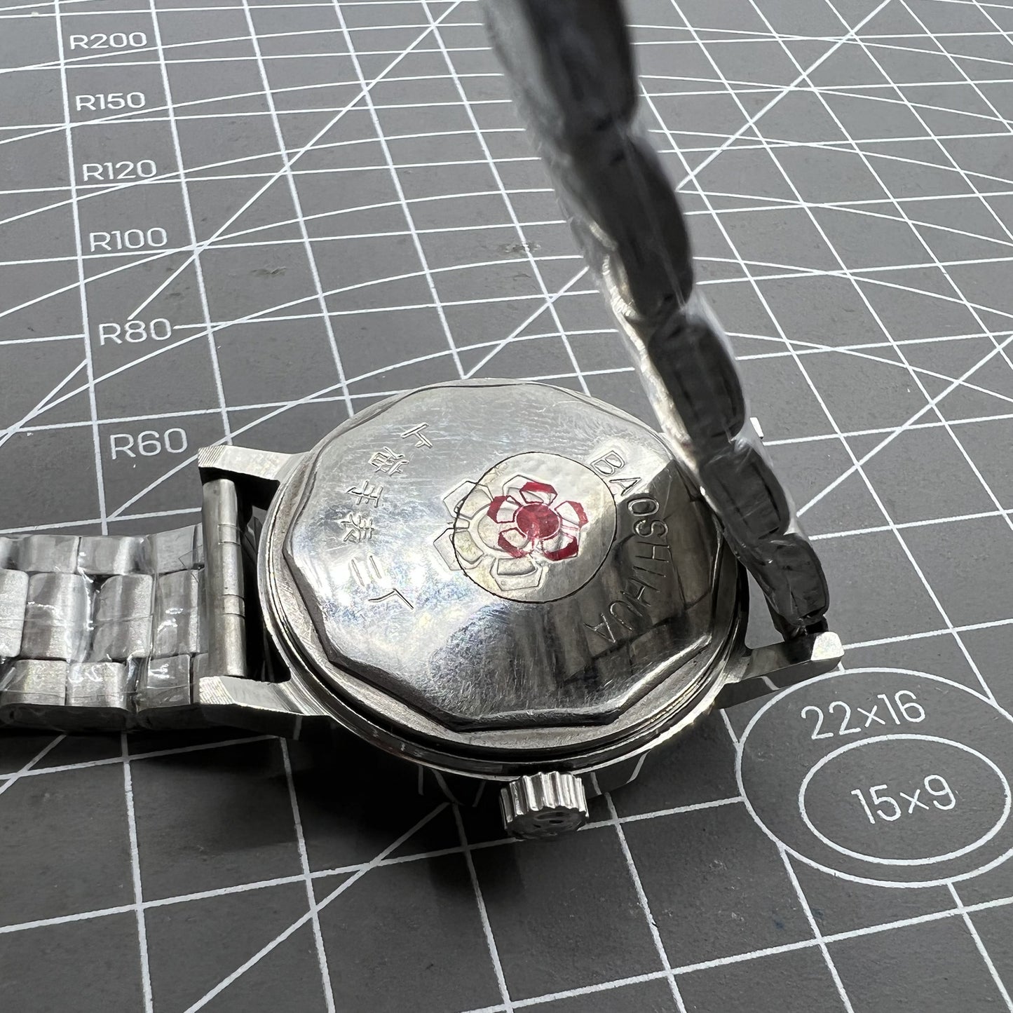 33mm Shanghai manual mechanical watch with single calendar, 17 jewels, shock-resistant for daily wear.