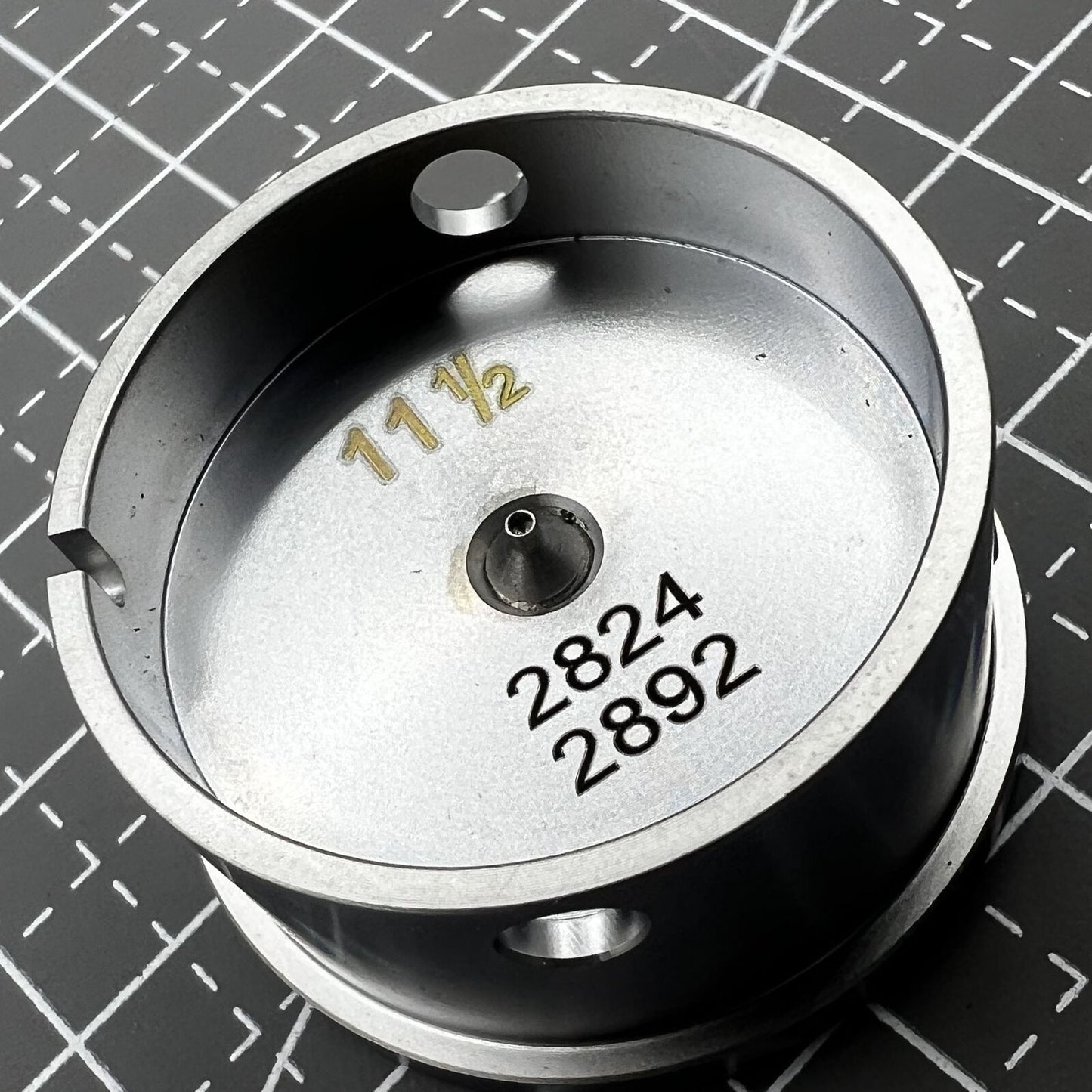 11-1/2 Ligne Movement Holder With Center Screw For Eta 2892/2824 Movement