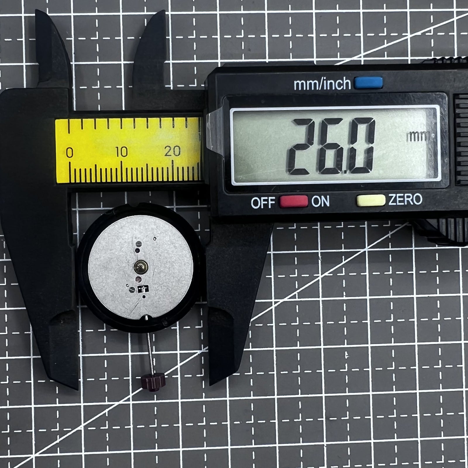 Close-up of Swiss Ronda 513 quartz watch movement showcasing precise timekeeping by Ronda brand.