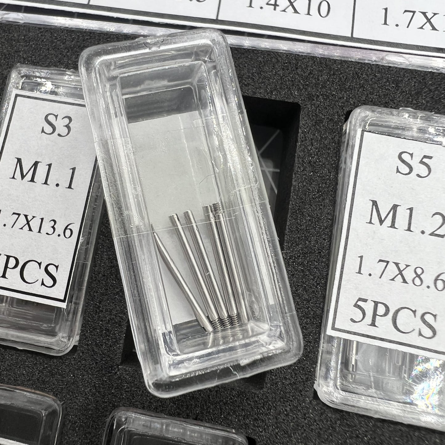 AB-658 Lot de 90 pièces de vis pour bracelet de montre