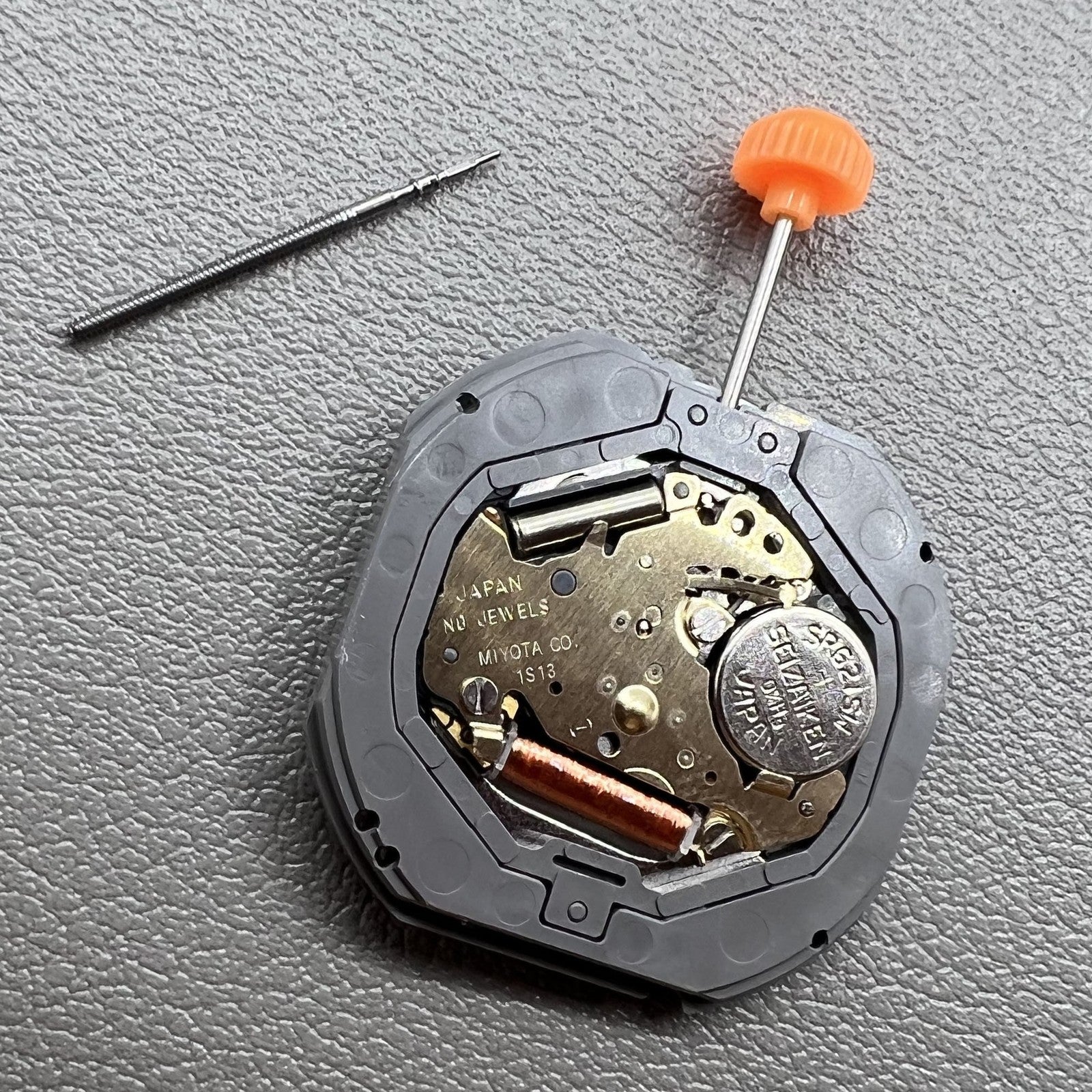 Japan Miyota 1S13 quartz watch movement with date at 3 o?clock, precise timekeeping for accessories