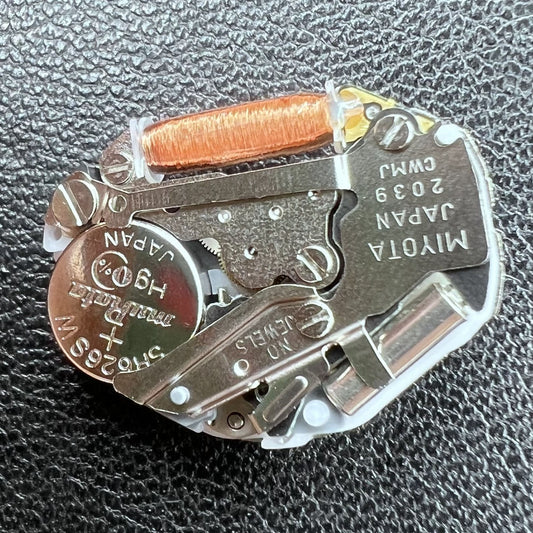 Miyota 2039 quartz watch movements with 3 hands and high pinion, ideal for watch repairs and custom builds.
