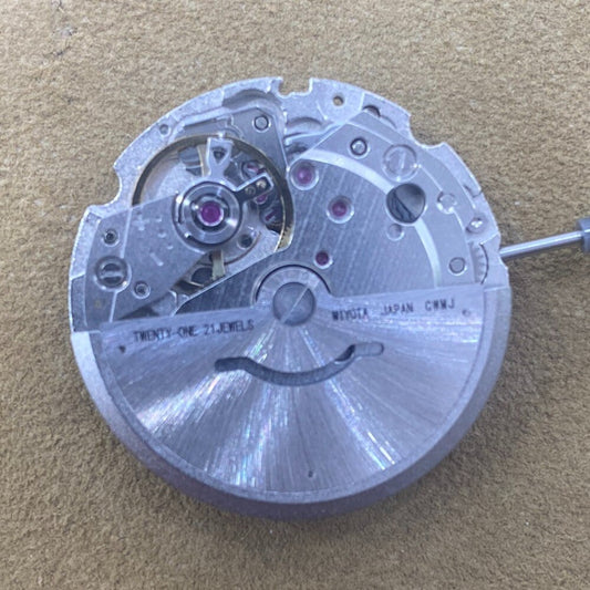 Citizen 8200/8215 watch movement with single calendar date at 3, Japanese precision for watch repair.