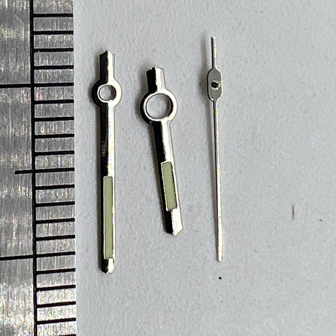 Aiguilles de montre lumineuses vertes argentées de 11 mm pour mouvement Orient 46941 46943