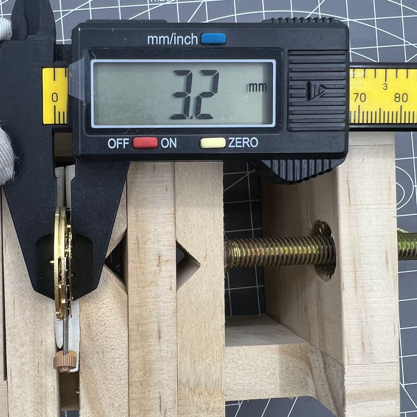 Ronda 6202.B Quarzuhrwerk, 2 Zeiger, doppelte Uhrenstiele, alter Lagerbestand