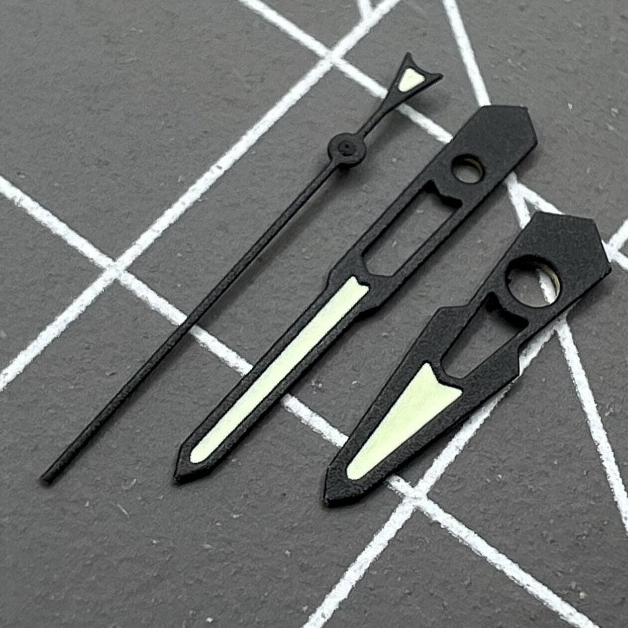 13 mm mattierte schwarze Zierleiste, hohle grüne Leuchtzeiger für NH35 NH36 Uhrwerk