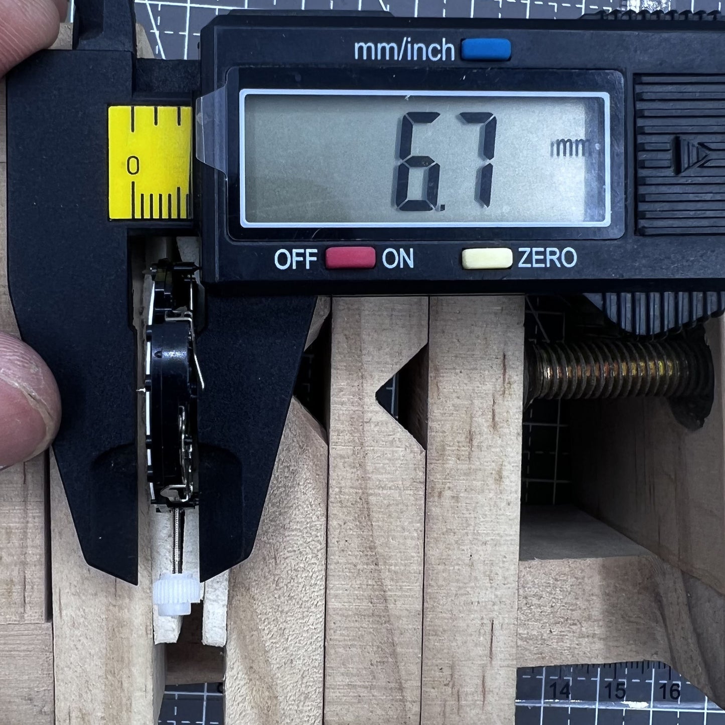 Japan Hattori Epson VD31 Uhr Quarzwerk Datum bei 6 Uhr bei Modell VD31A