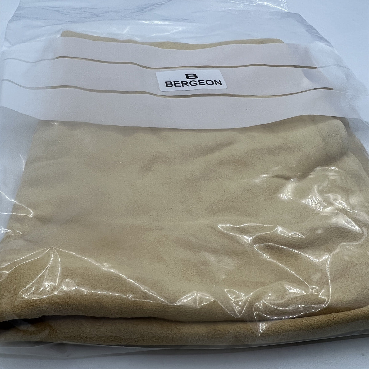 Bergeon 5693 suede cloth for watch cleaning, Swiss quality, size 480x340 mm, ideal for delicate accessories.