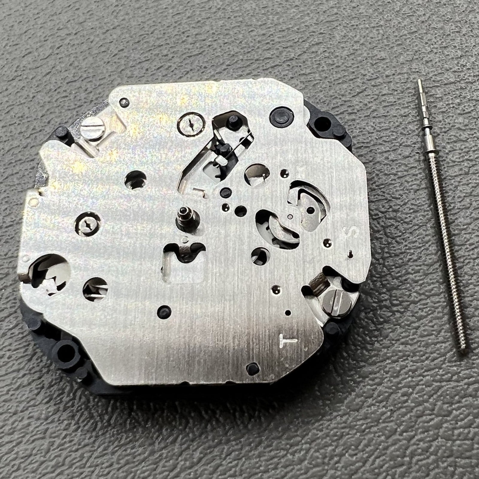 Japan Hattori Epson VX3SE quartz watch movement, ensuring precise and reliable timekeeping for watch repairs.
