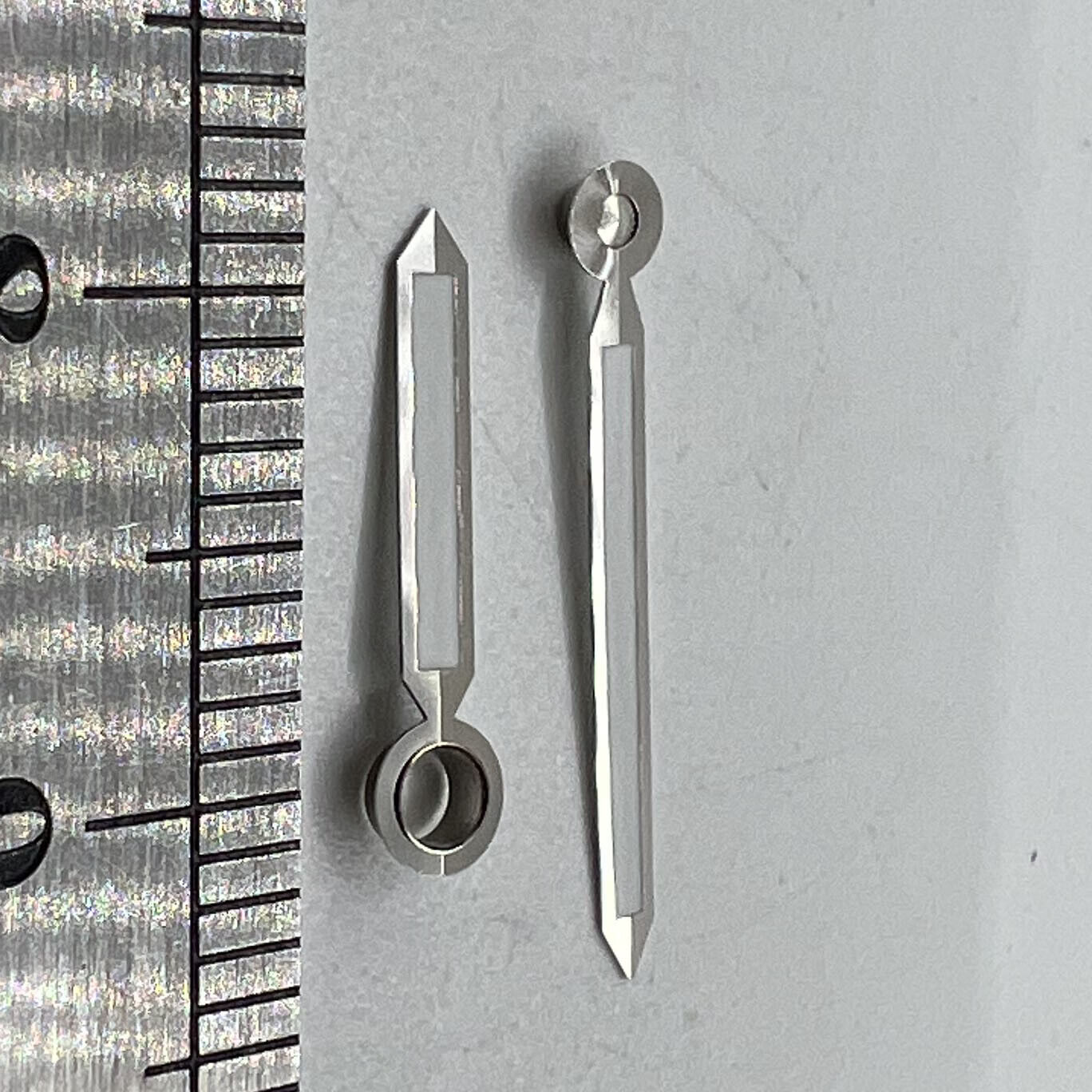 Silver-trimmed green luminous watch hands for ST3600/ST3620, precision accessory for vintage timepieces.