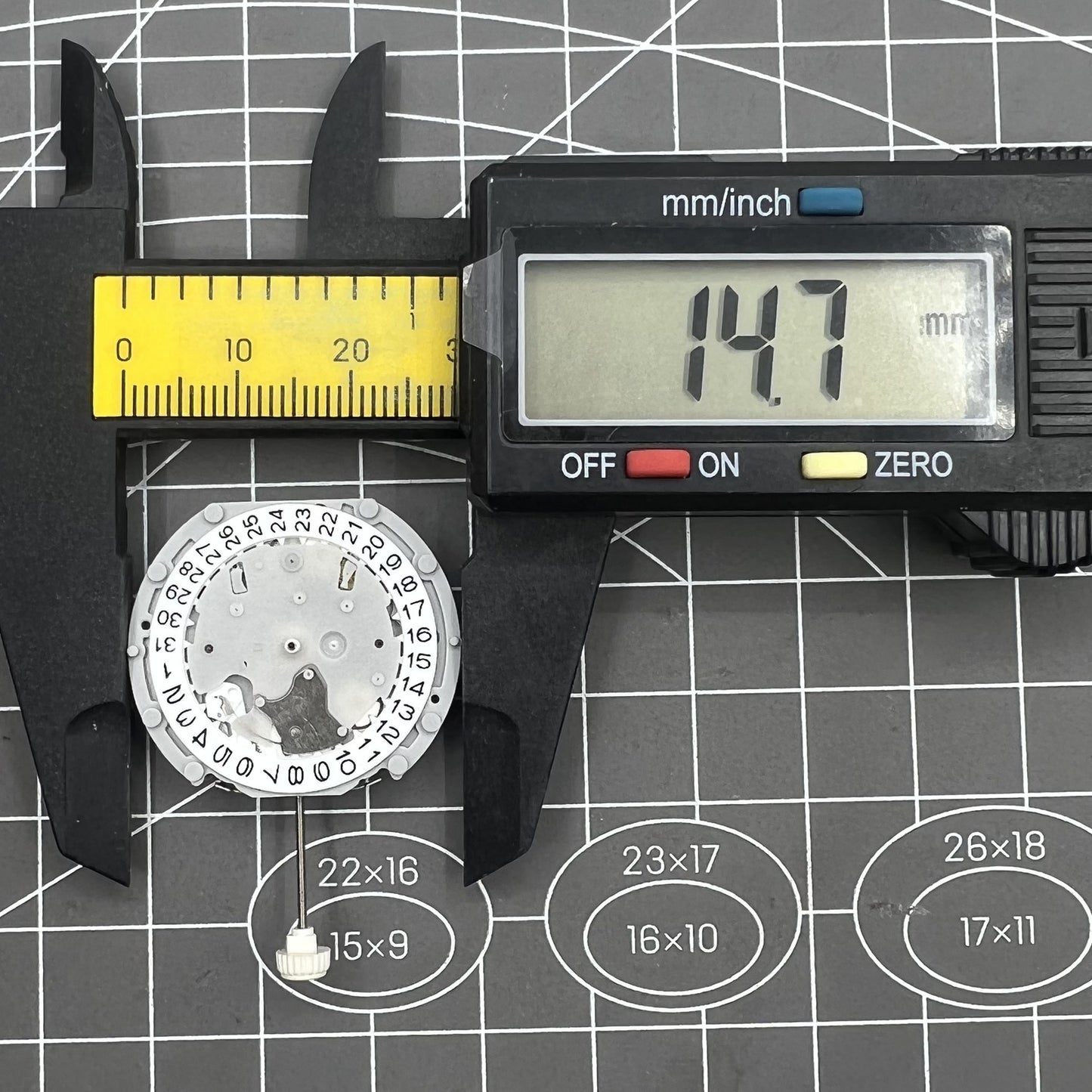 Sunon PE70 3 Hands Quartz Movement Date at 3 With Small Second @3@6@9 Movement