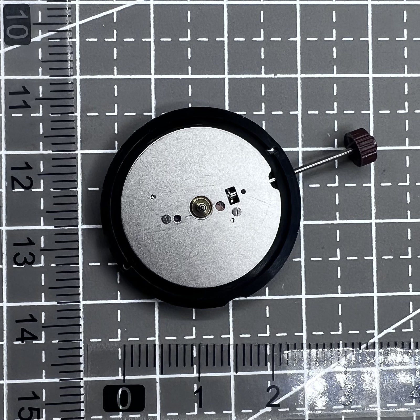 Close-up of Swiss Ronda 513 quartz watch movement showcasing precise timekeeping by Ronda brand.