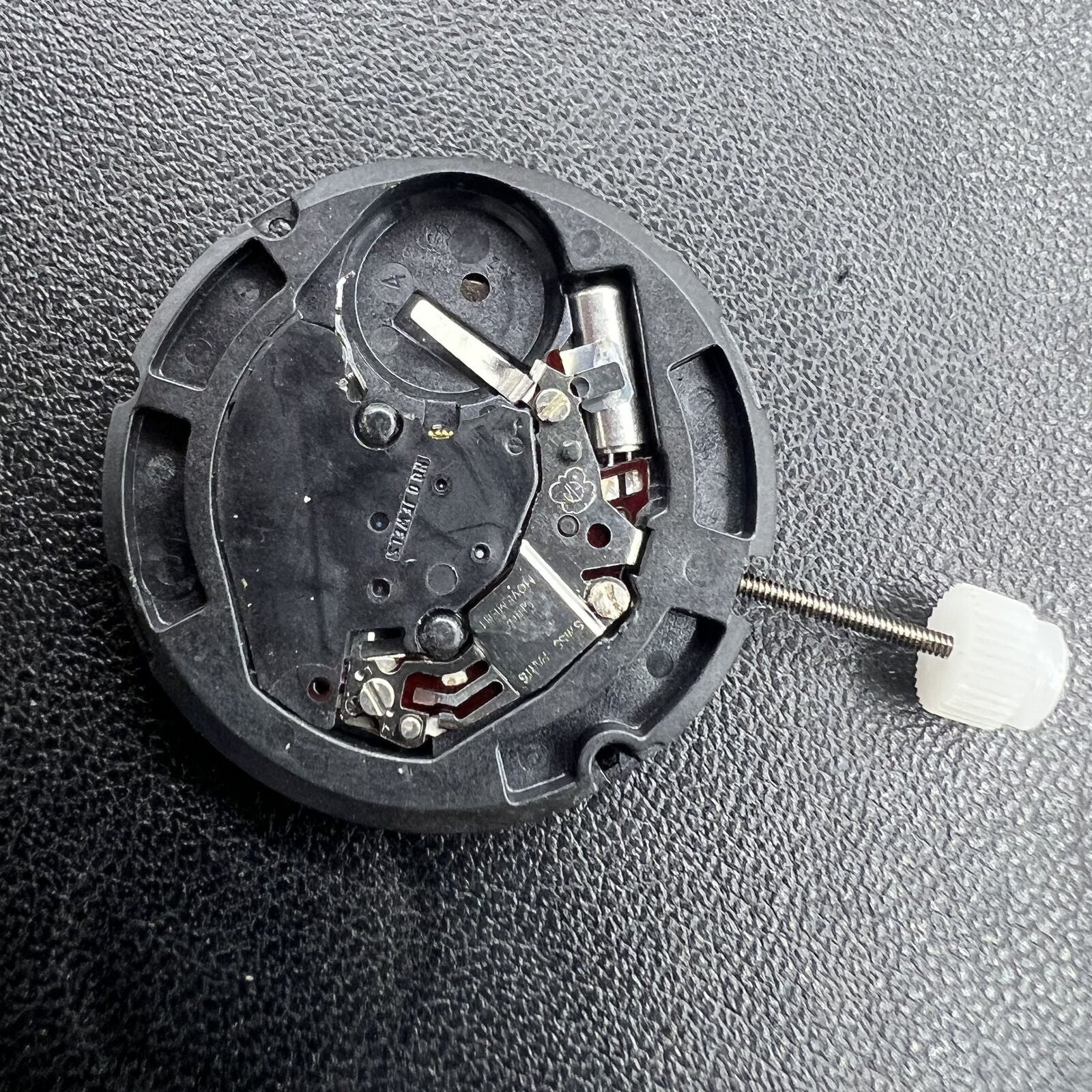 ETA804.114 quartz watch with single calendar date at 3 o?clock, elegant design by ETA