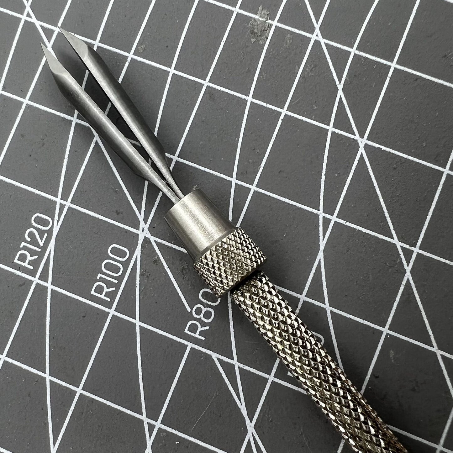 Swiss Bergeon 4072 Stiftschraubstock zum Halten von Spiralfedern 105 mm