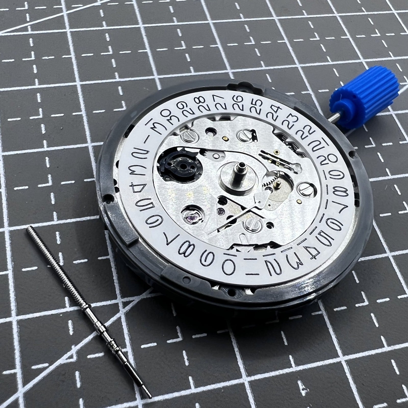 Seiko NH35 automatic watch movement with white dial, high accuracy for precise timekeeping.