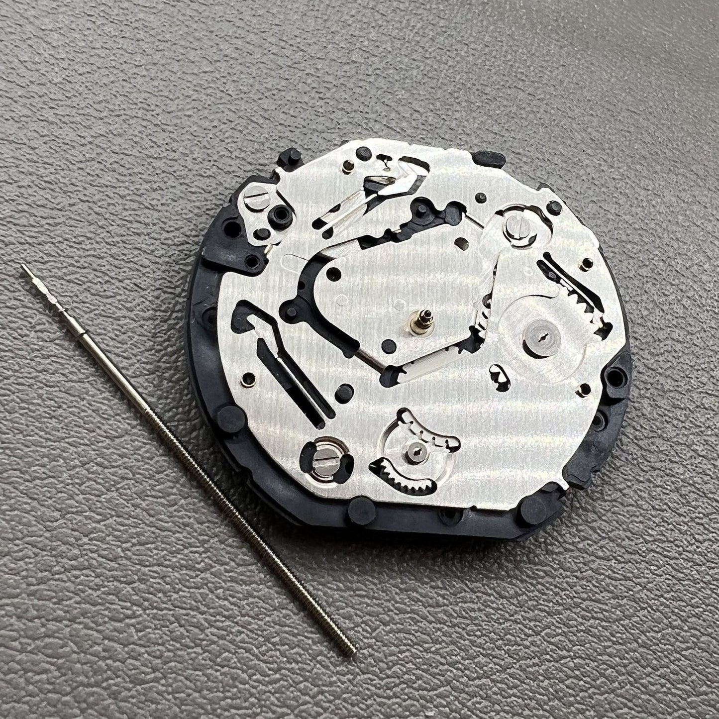 Japan Hattori Epson VX7RE quartz watch movement ensuring precise, durable timekeeping for premium watch accessories.