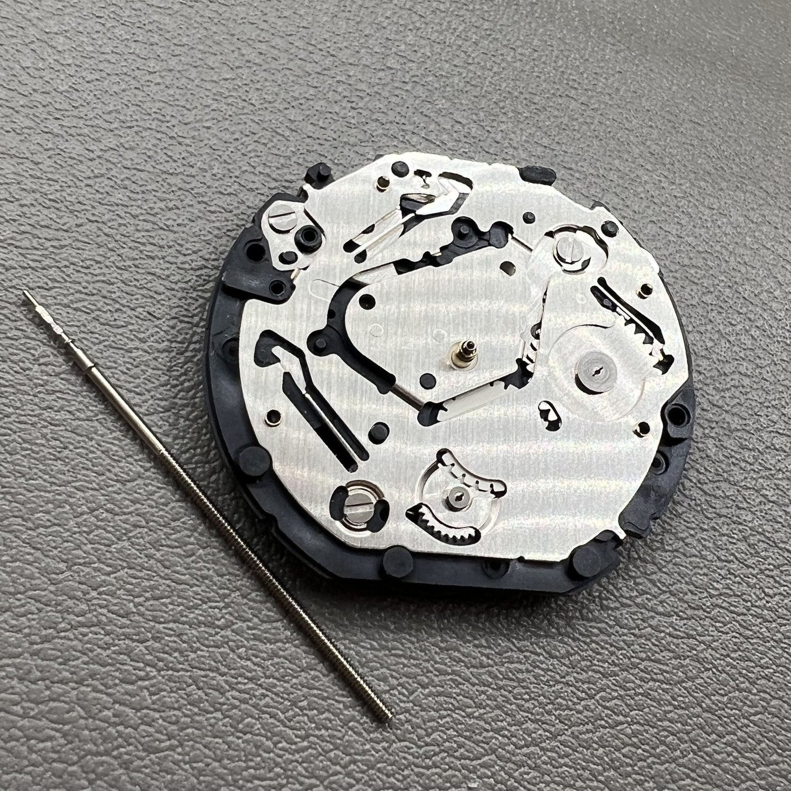 Japan Hattori Epson VX7RE quartz watch movement ensuring precise, durable timekeeping for premium watch accessories.