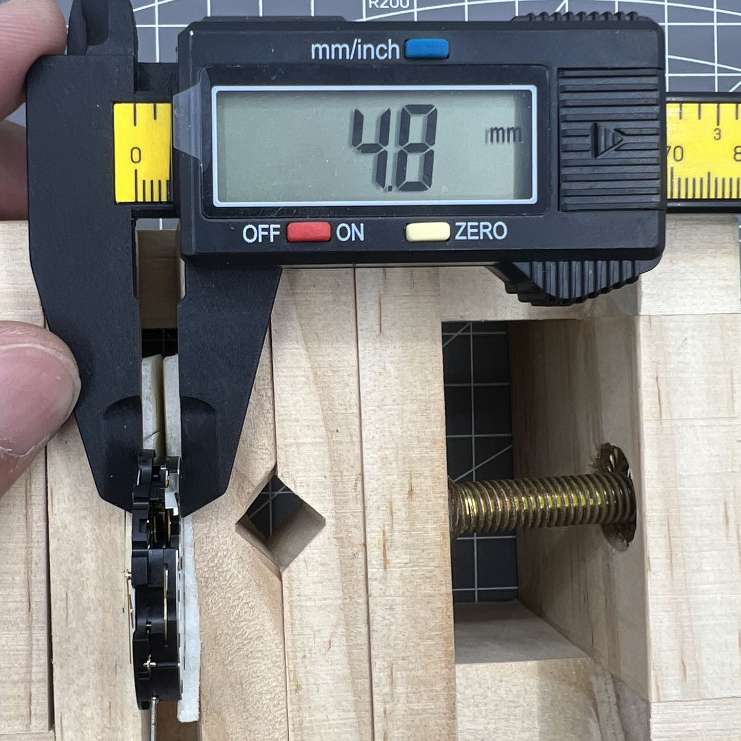 ETA G10.212 quartz watch movement featuring 3 hands and date at 4:30, high precision by ETA.