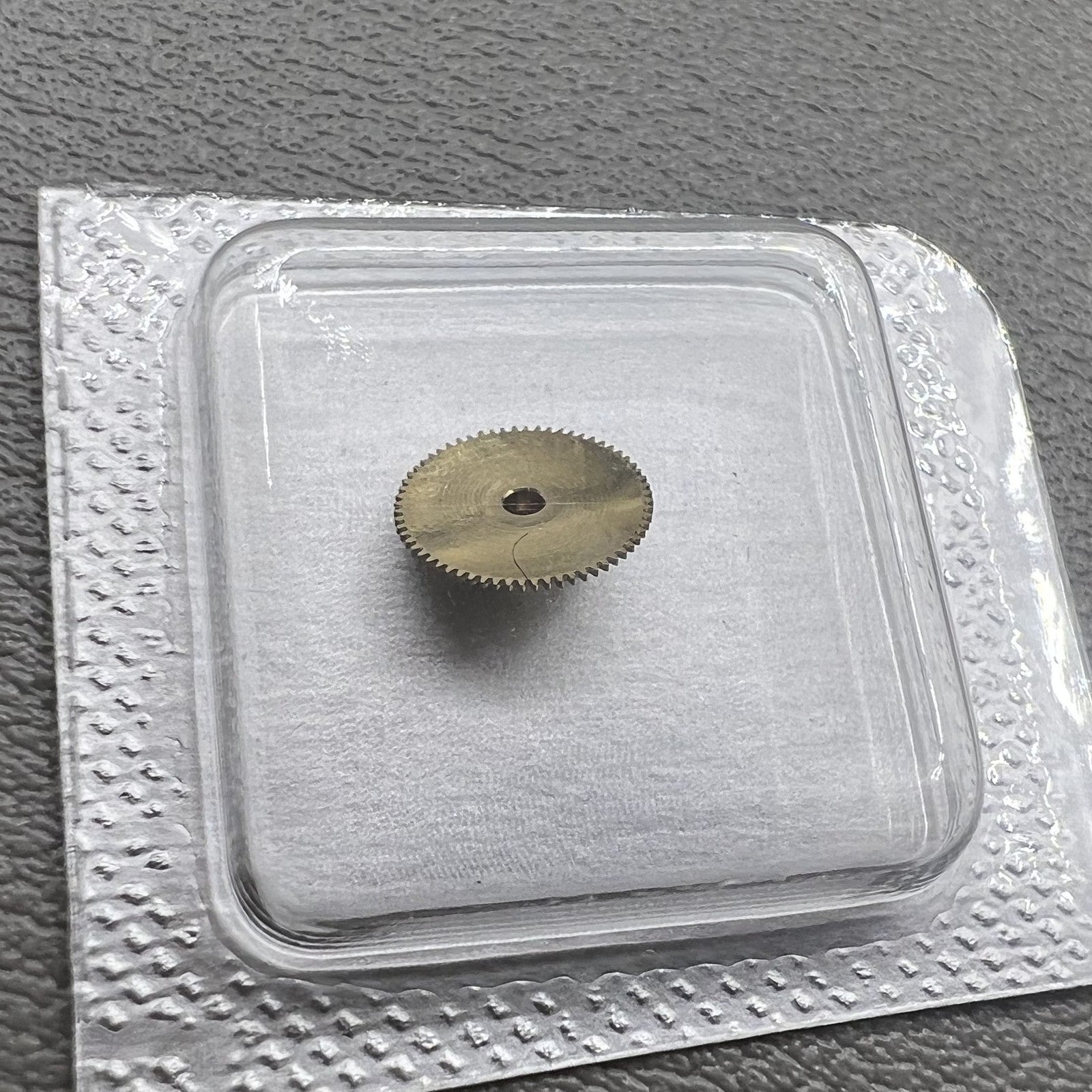 H3 hour wheel 1.5mm for ETA 2824 movement, precise gear enhancing watch accuracy.