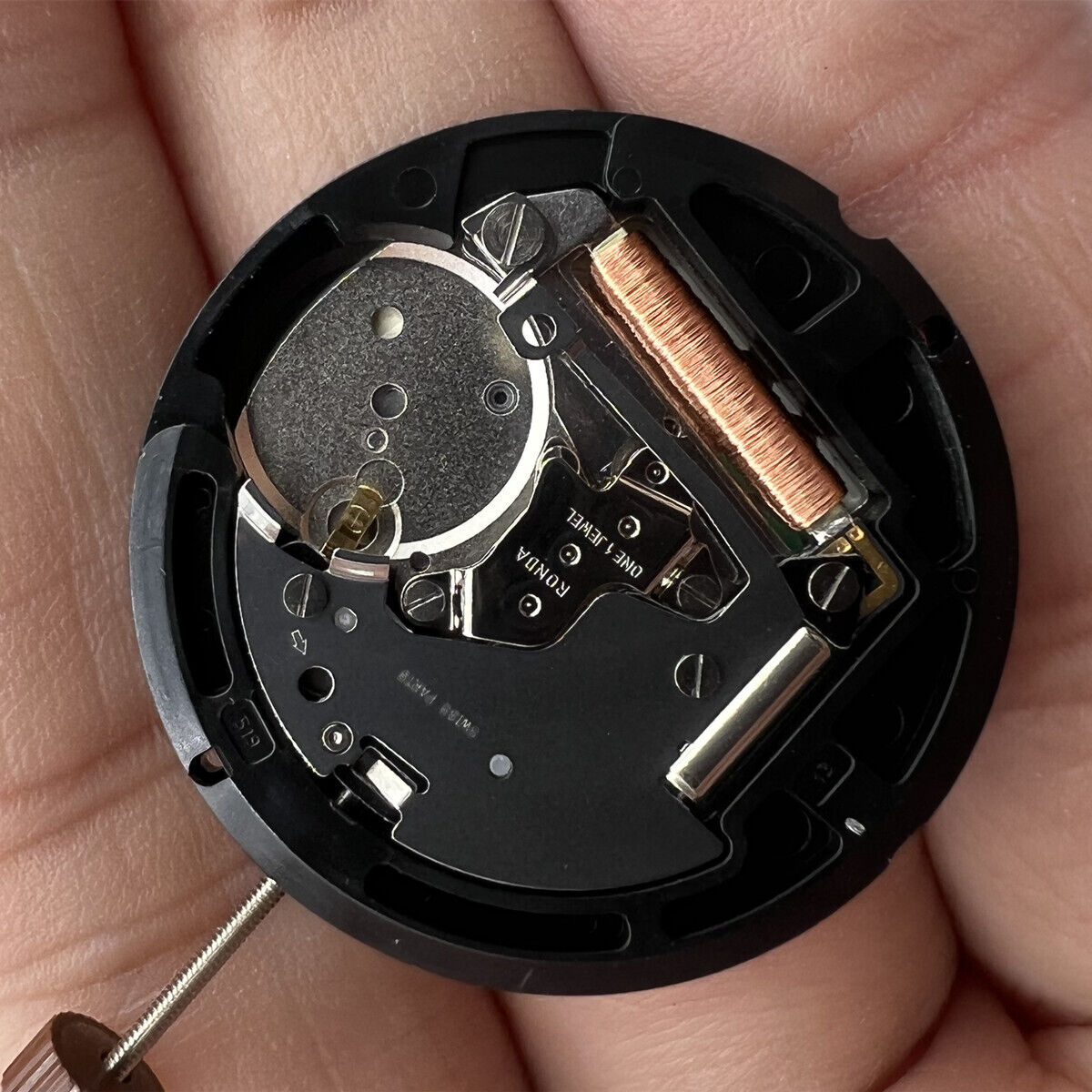 Ronda 519 Swiss quartz watch movement featuring precision Swiss parts for accurate timekeeping and durability.