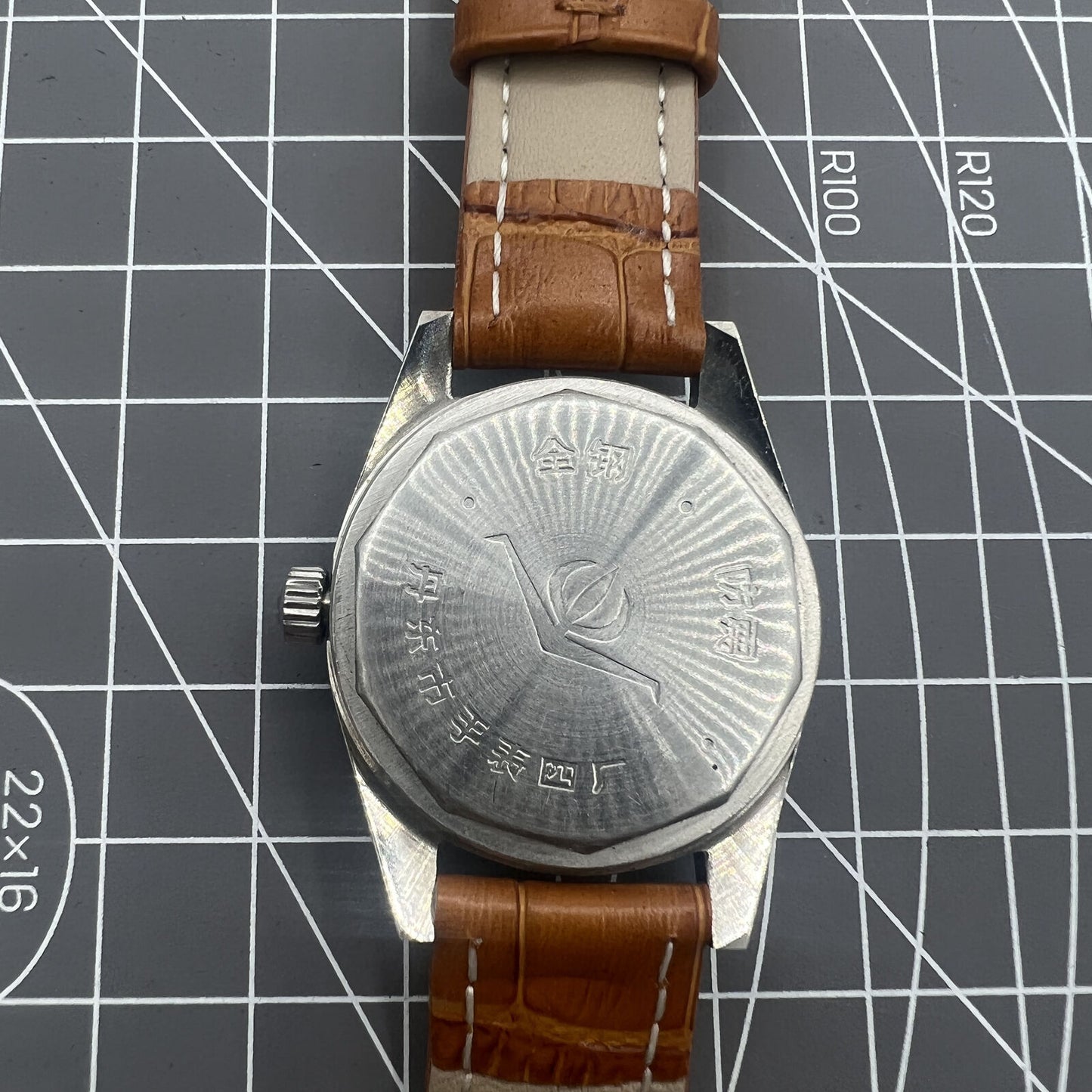 Chunlan 32mm manual mechanical watch with silver dial and 17-jewel movement for classic style.