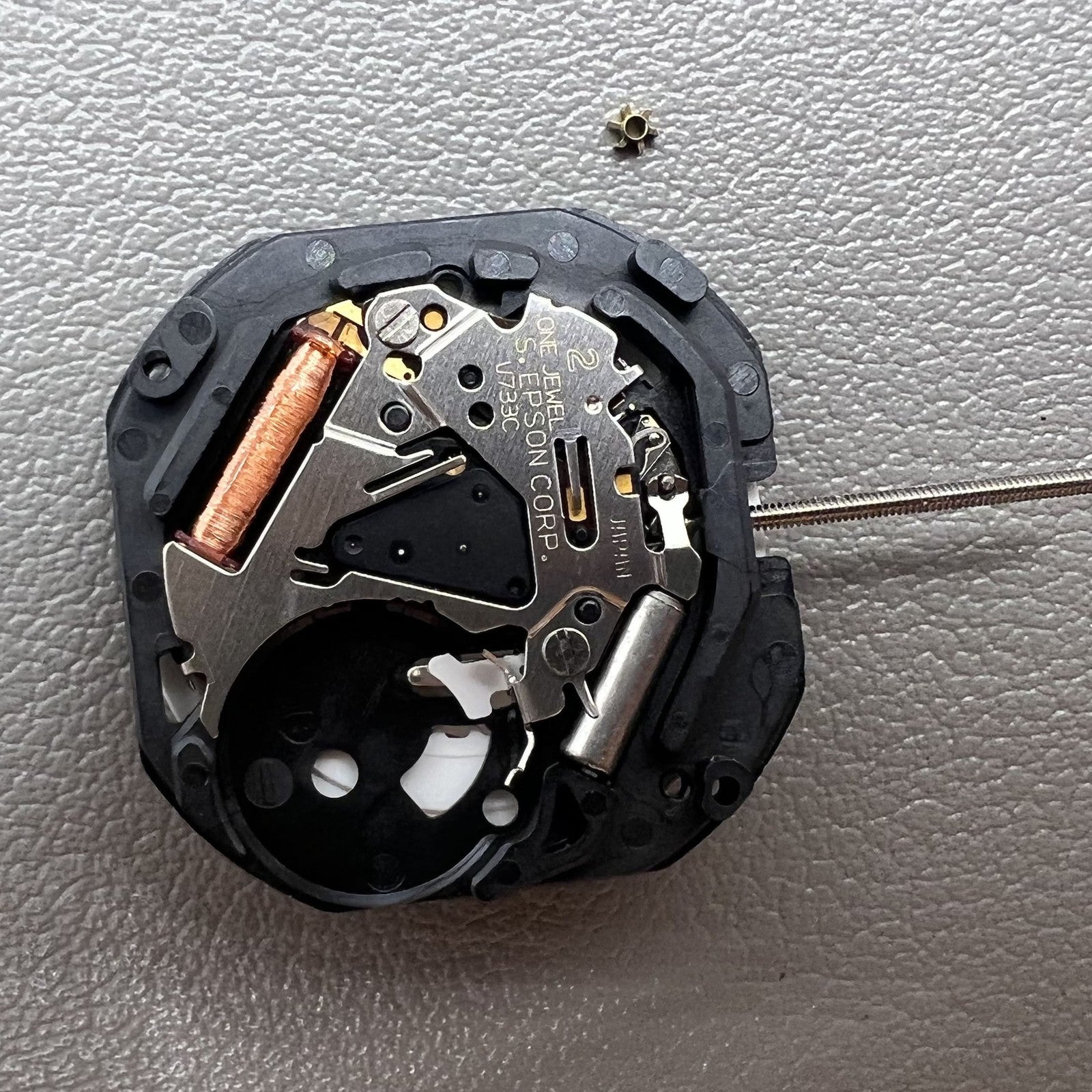 Japan Epson V733C quartz watch movement with day and date display for precise timekeeping