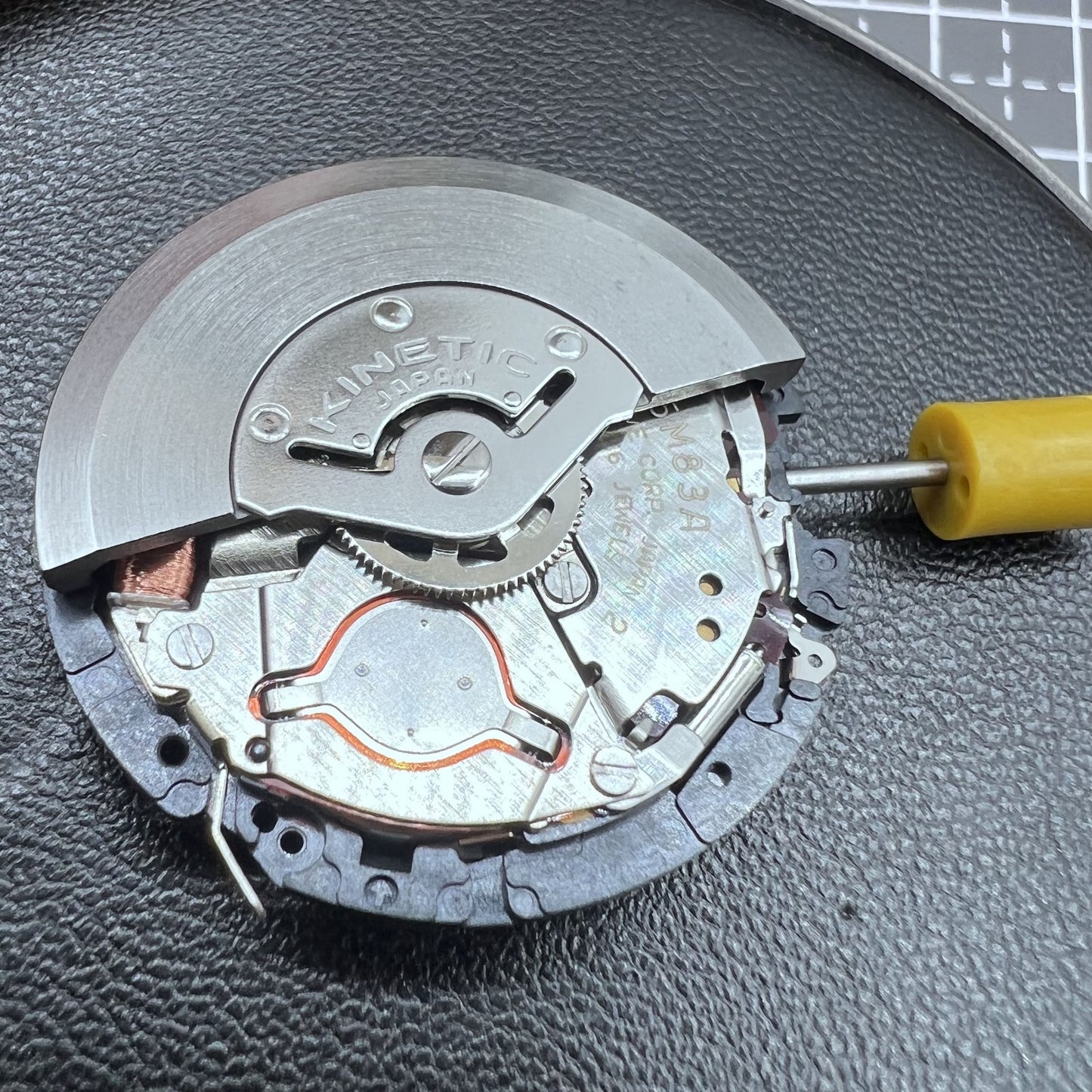 Ersatzquarzwerk Seiko 5M83A aus Japan