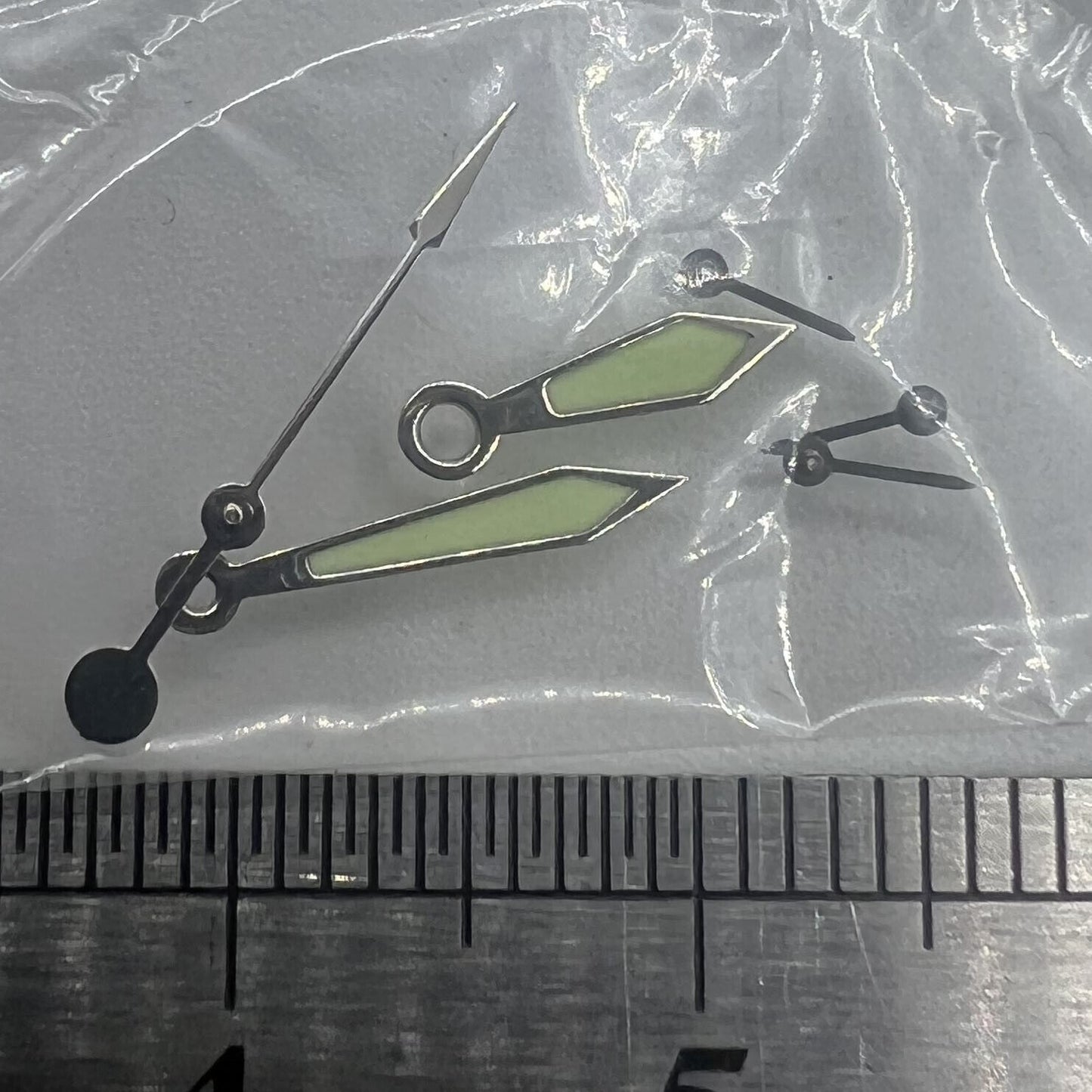 Spitze, 11 mm, silberfarbene Zierleiste, grün leuchtende Uhrzeiger für Miyota 0S20-Uhrwerk